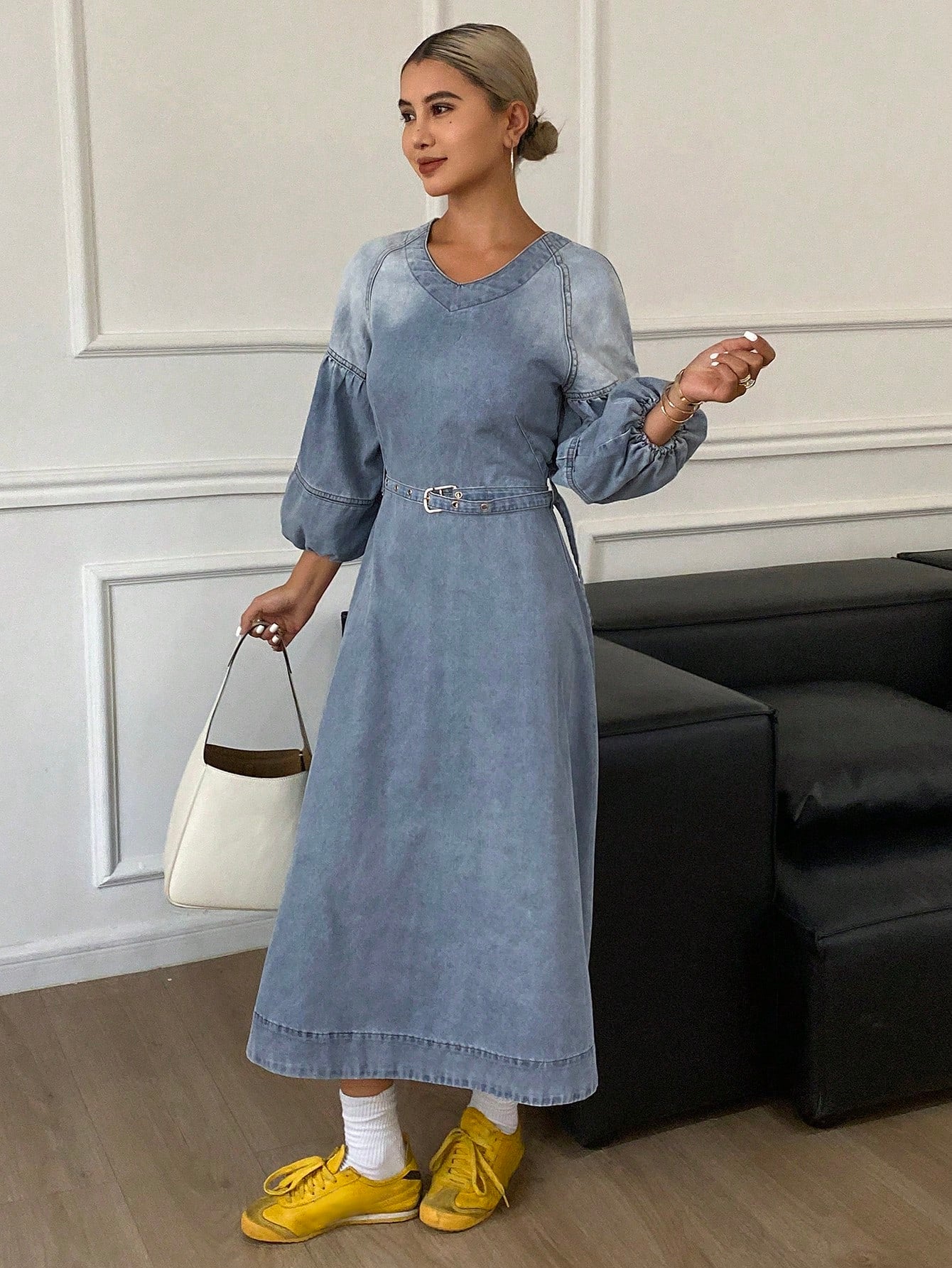 CM-DS432511 Women Casual Seoul Style Light Wash V-Neck Lantern Sleeve Denim Dress