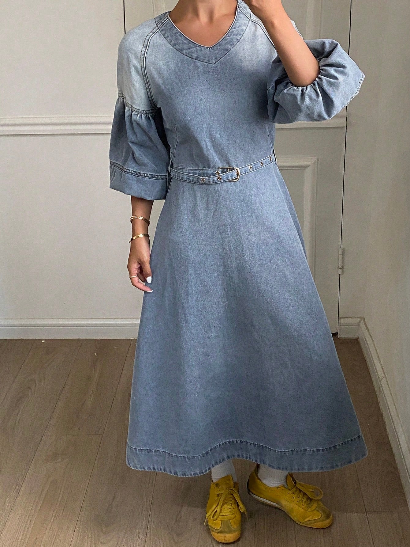 CM-DS432511 Women Casual Seoul Style Light Wash V-Neck Lantern Sleeve Denim Dress