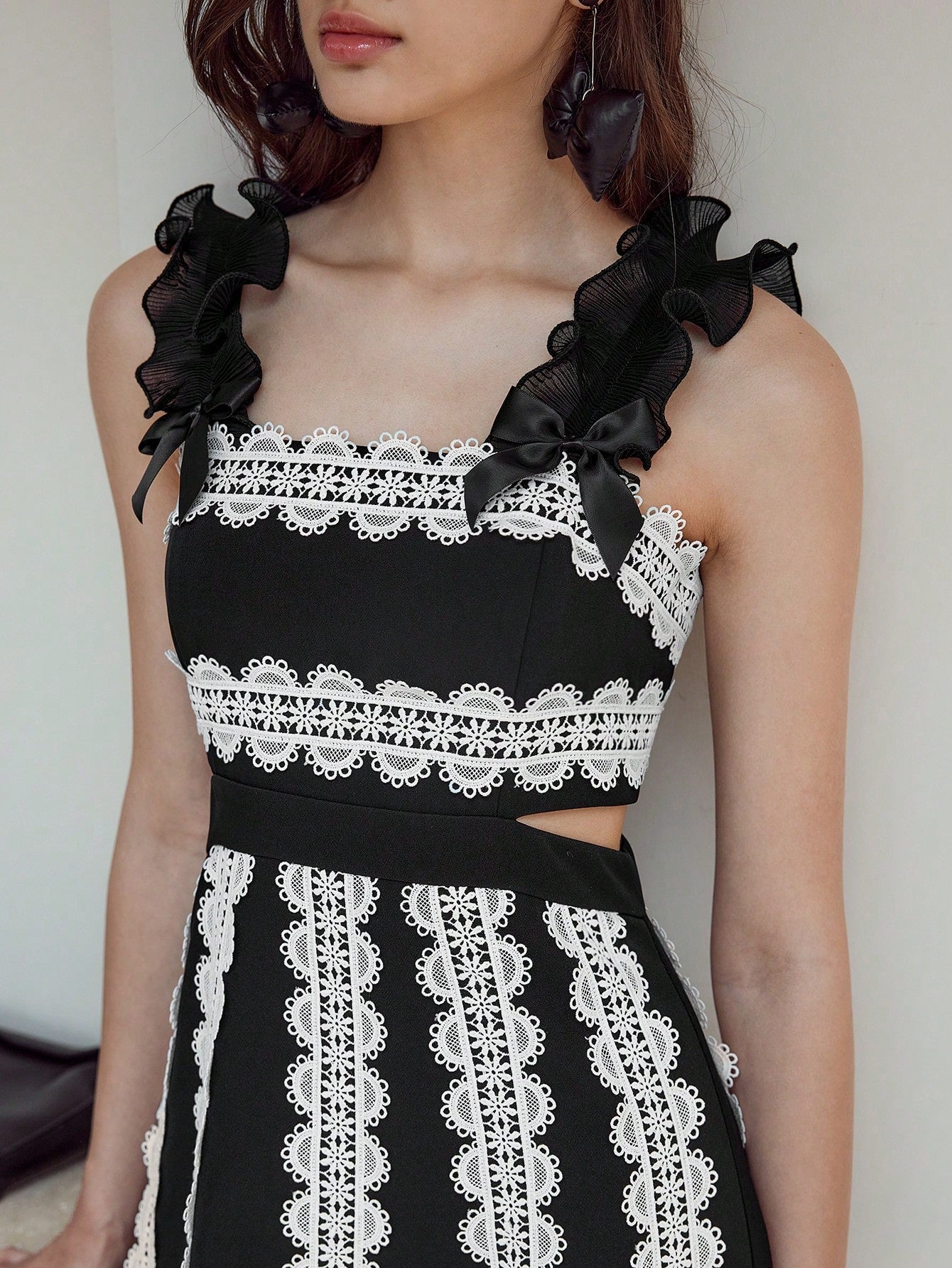 CM-DS689688 Women Elegant Seoul Style Spaghetti Strap Sleeveless Colorblock Contrast Lace Bow Detail Dress