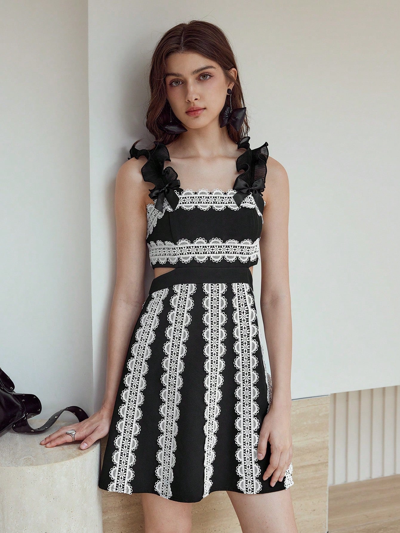 CM-DS689688 Women Elegant Seoul Style Spaghetti Strap Sleeveless Colorblock Contrast Lace Bow Detail Dress