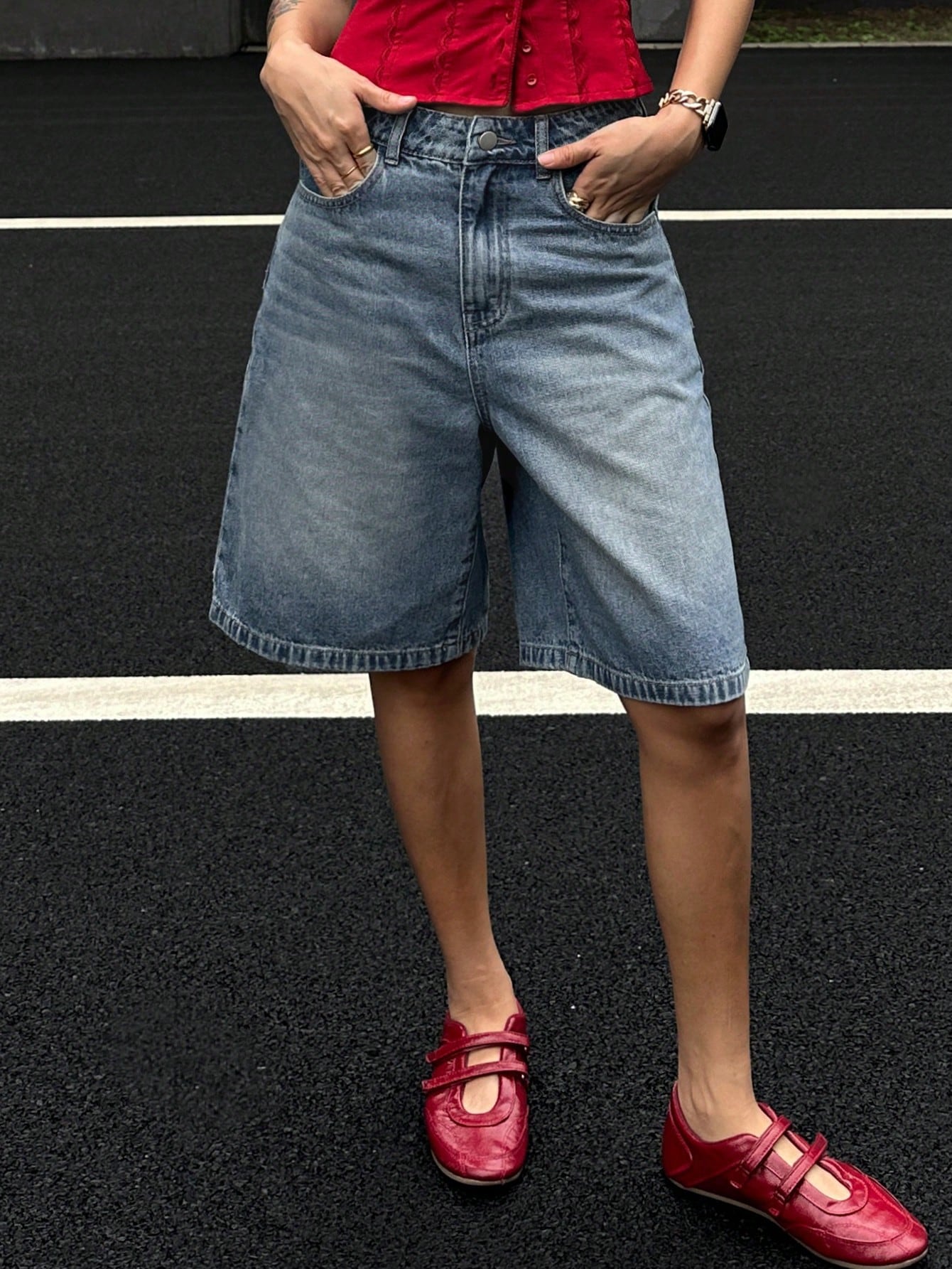 CM-BS757751 Women Casual Seoul Dark Wash Loose Fitting Mid-Thigh Length Denim Shorts With Pockets