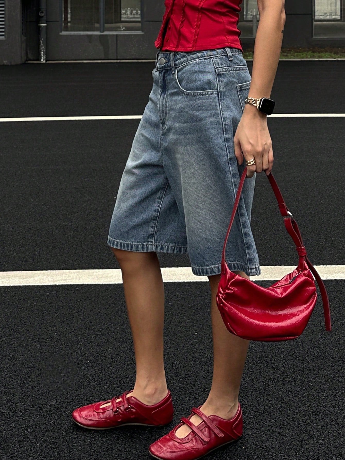 CM-BS757751 Women Casual Seoul Dark Wash Loose Fitting Mid-Thigh Length Denim Shorts With Pockets