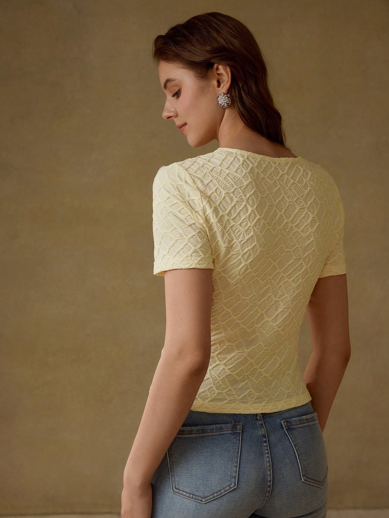 CM-TS208188 Women Elegant Seoul Style Rounfd Neck Short Sleeve Slim Fit Floral Appliques T-Shirt - Yellow
