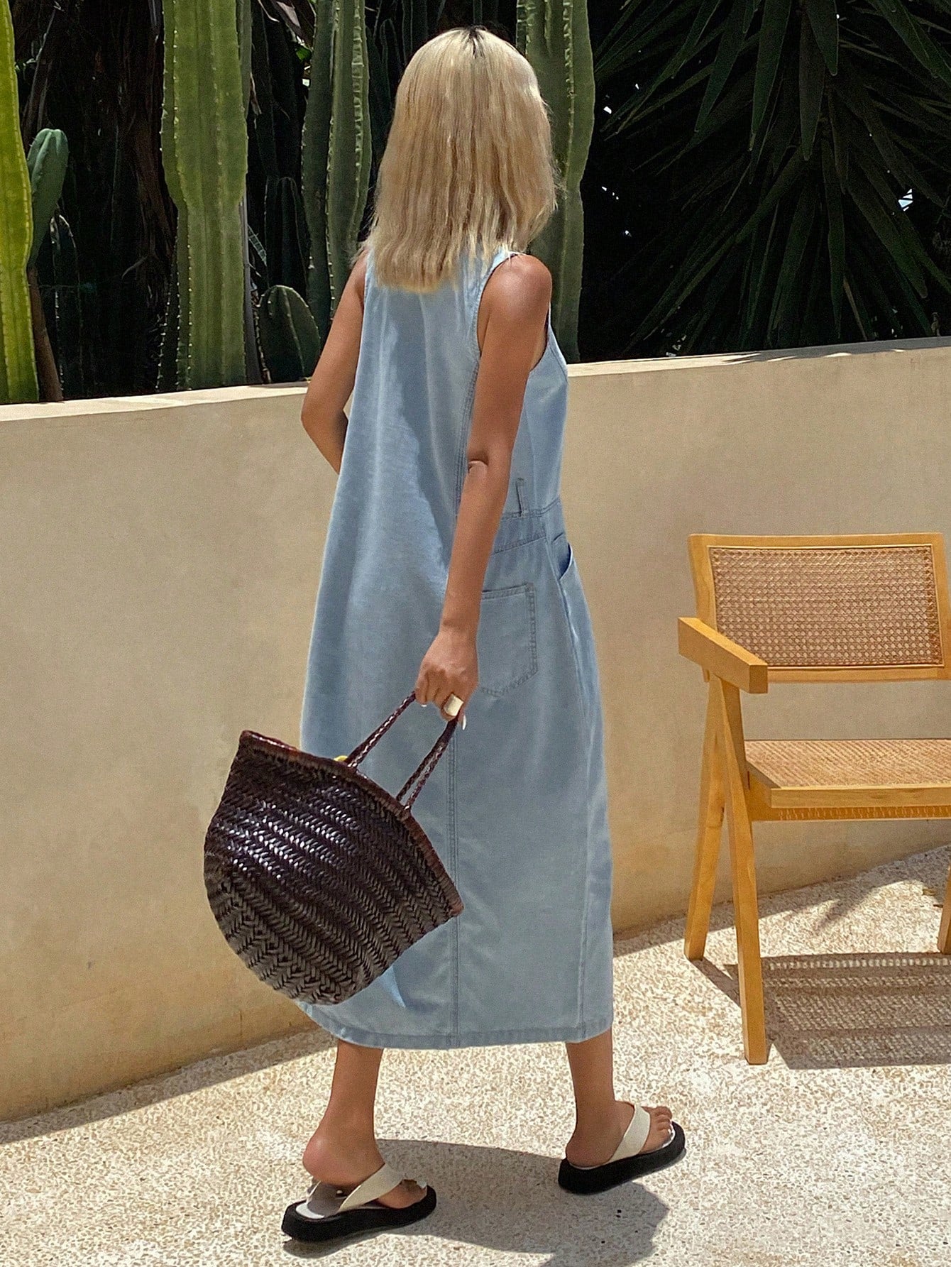 CM-DS089609 Women Casual Seoul Style Light Wash Round Neck Sleevless Maxi Denim Dress