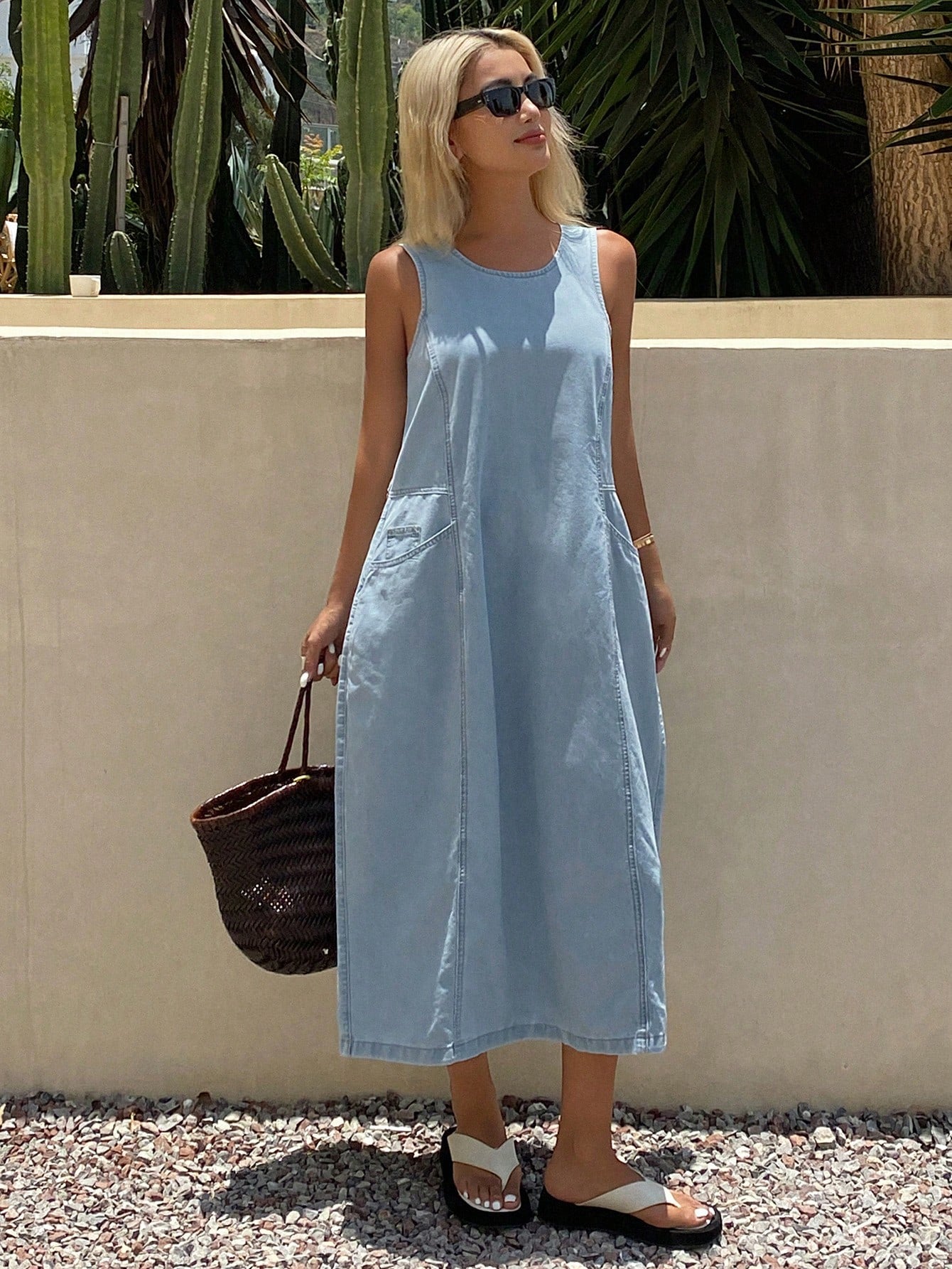 CM-DS089609 Women Casual Seoul Style Light Wash Round Neck Sleevless Maxi Denim Dress