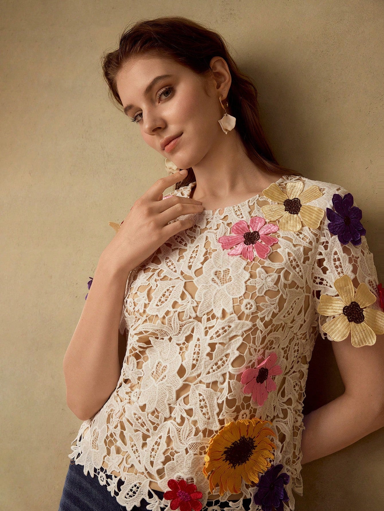 CM-TS475093 Women Elegant Seoul Style Round Neck Floral Apploques Short Sleeve Top - White