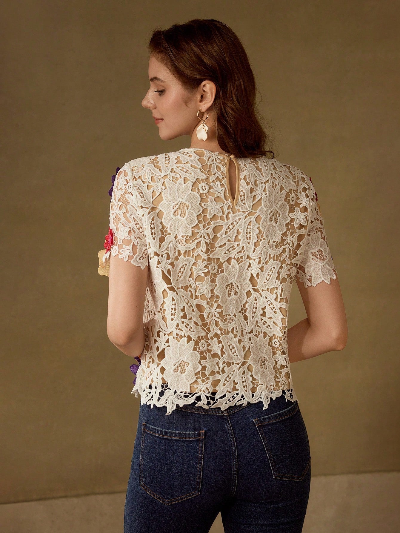 CM-TS475093 Women Elegant Seoul Style Round Neck Floral Apploques Short Sleeve Top - White