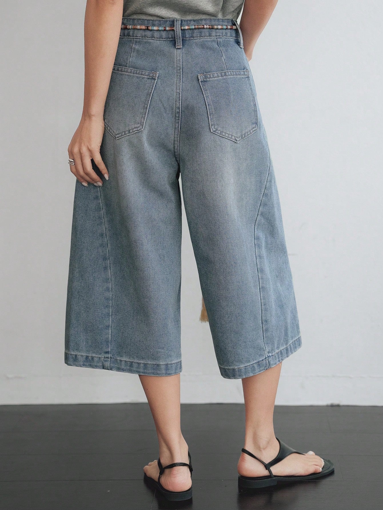 CM-BS130937 Women Casual Seoul Style Medium Wash Loose Beaded Tassel Decor Faded Straight Leg Capri Jeans