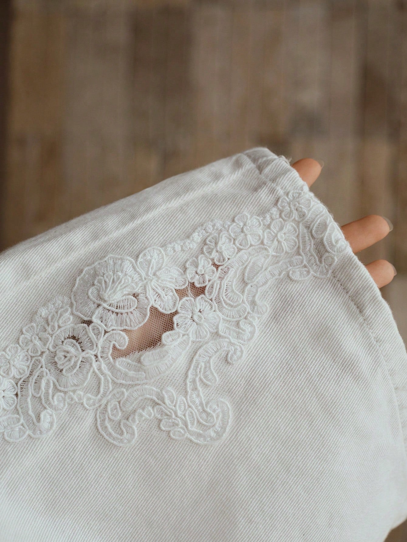 CM-BS901576 Women Casual Seoul Style Guipure Lace Insert Slant Pocket Wide Leg Jeans - White