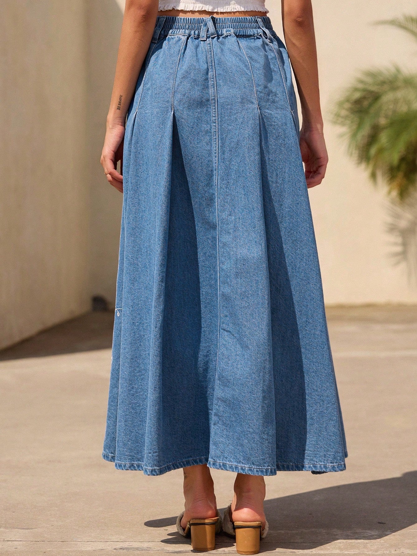 CM-BS737525 Women Casual Seoul Style Floral Embroidered Mid Waist Long Denim Skirt - Blue