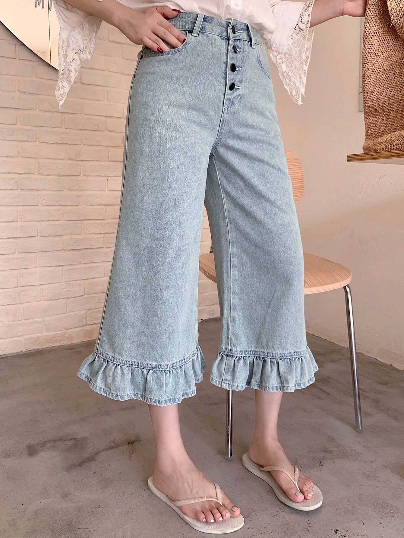 CM-BS071782 Women Casual Seoul Style Light Wash Loose Ruffled Patchwork Flared 3/4 Length Jeans