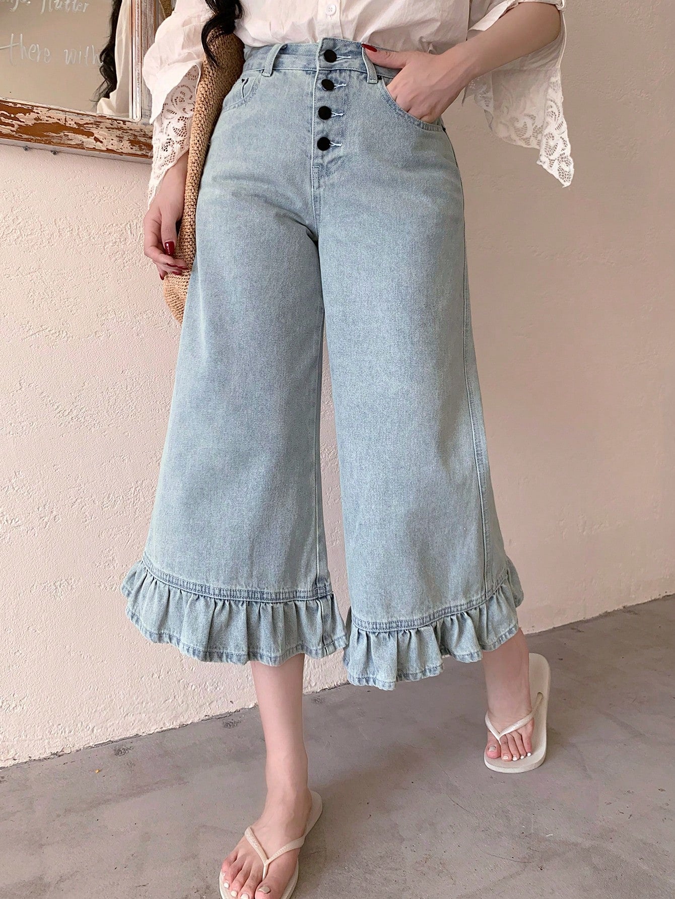 CM-BS071782 Women Casual Seoul Style Light Wash Loose Ruffled Patchwork Flared 3/4 Length Jeans