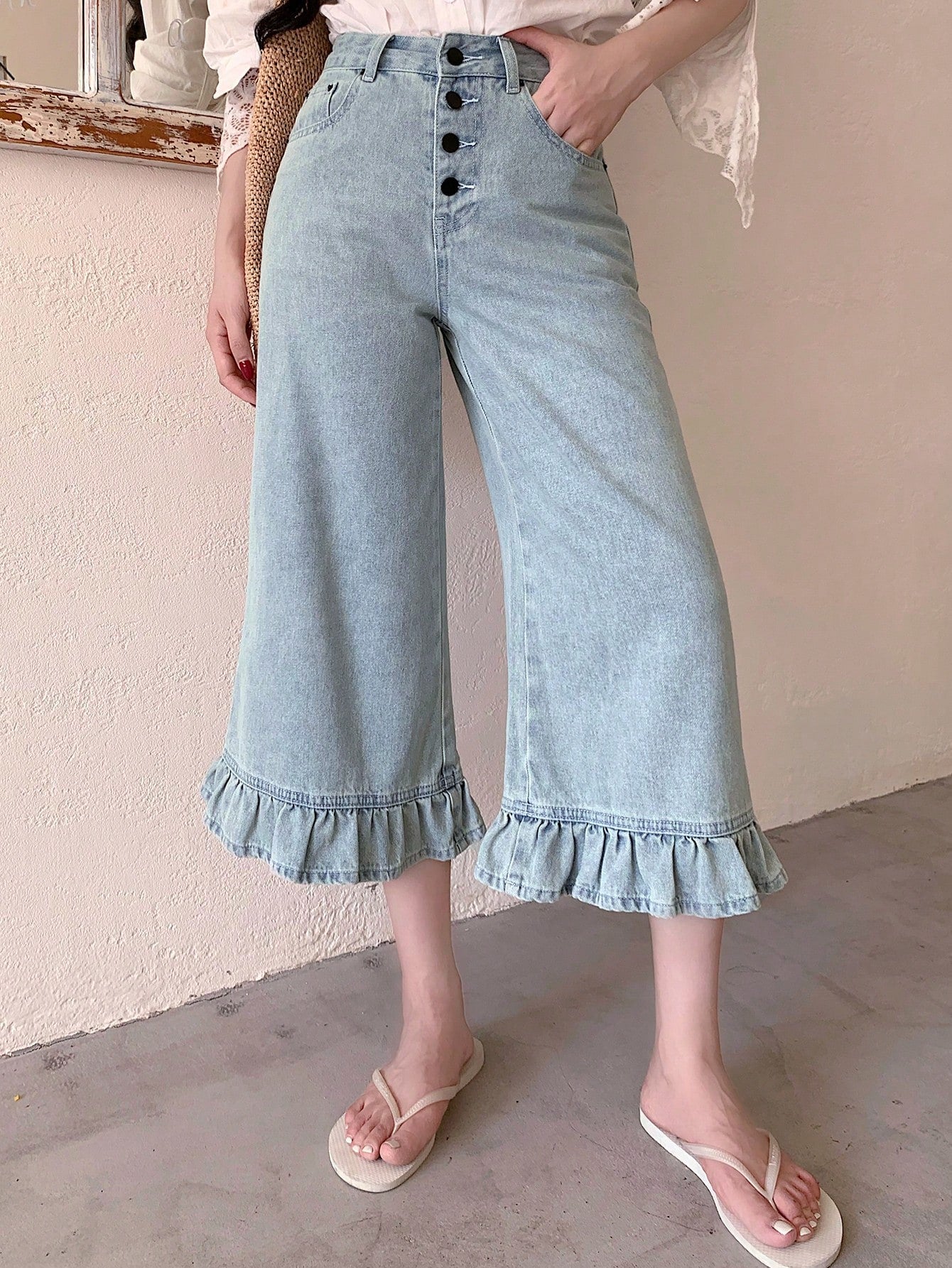 CM-BS071782 Women Casual Seoul Style Light Wash Loose Ruffled Patchwork Flared 3/4 Length Jeans