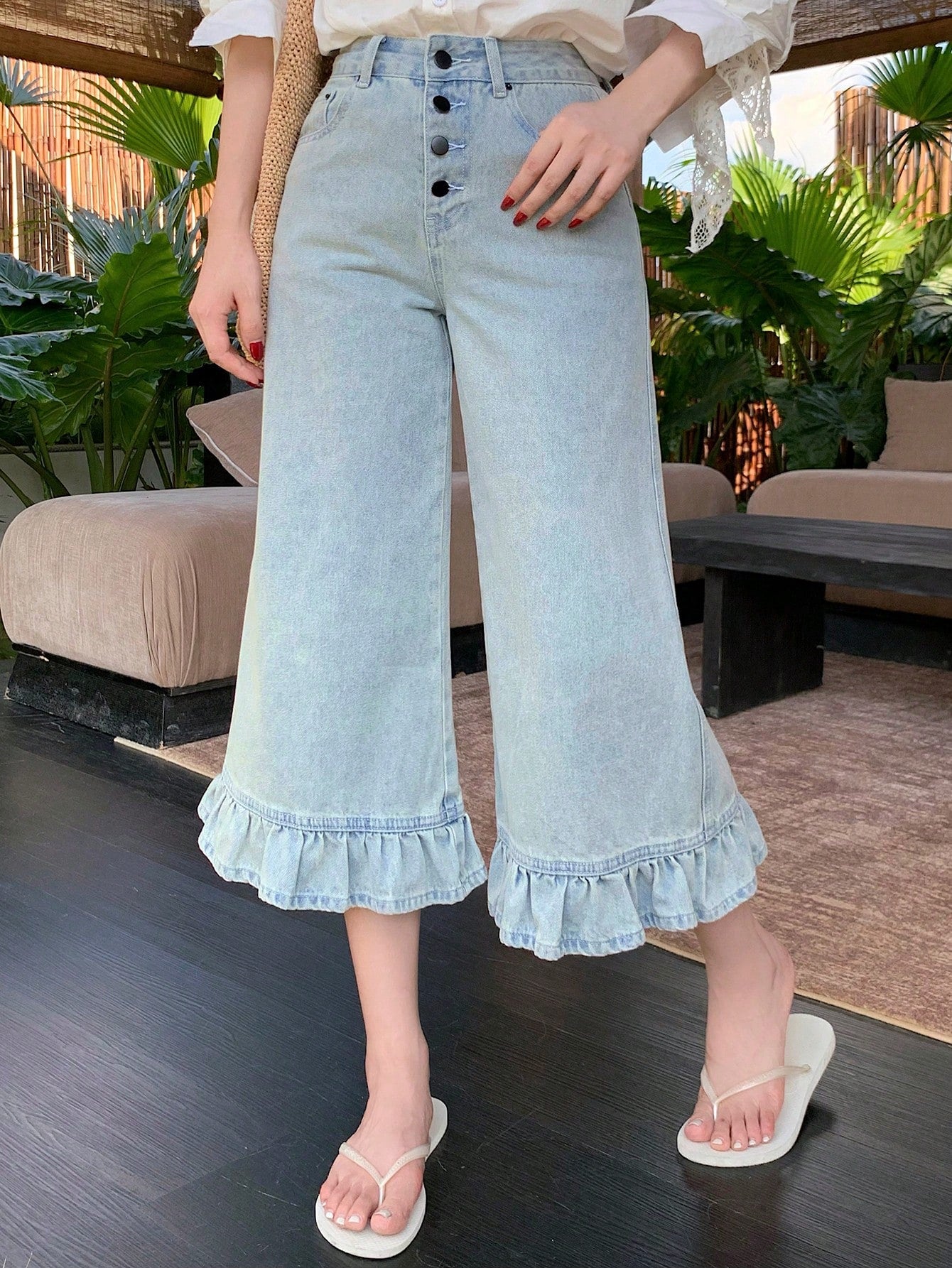 CM-BS071782 Women Casual Seoul Style Light Wash Loose Ruffled Patchwork Flared 3/4 Length Jeans