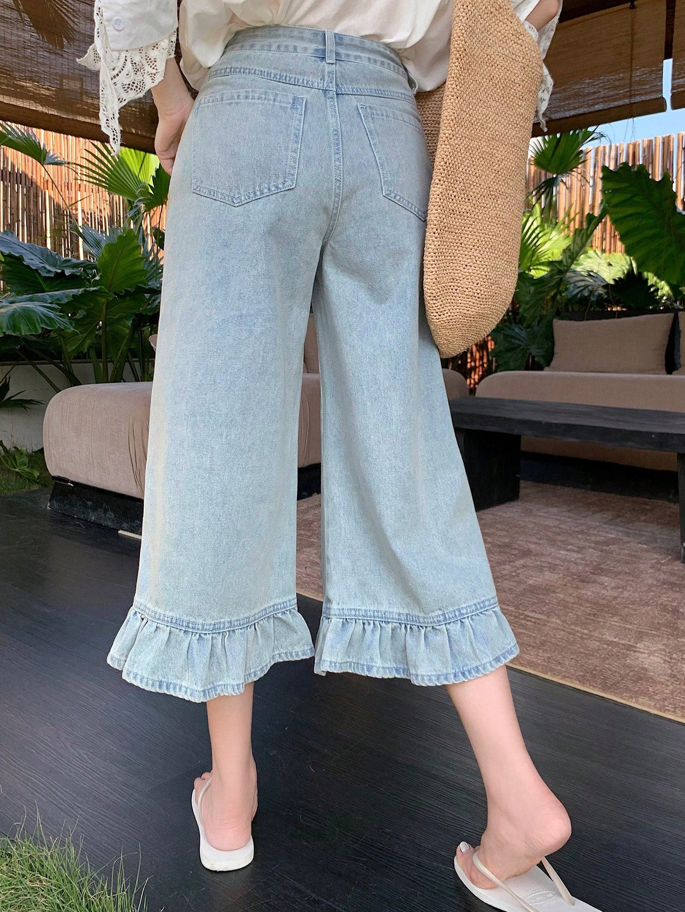 CM-BS071782 Women Casual Seoul Style Light Wash Loose Ruffled Patchwork Flared 3/4 Length Jeans