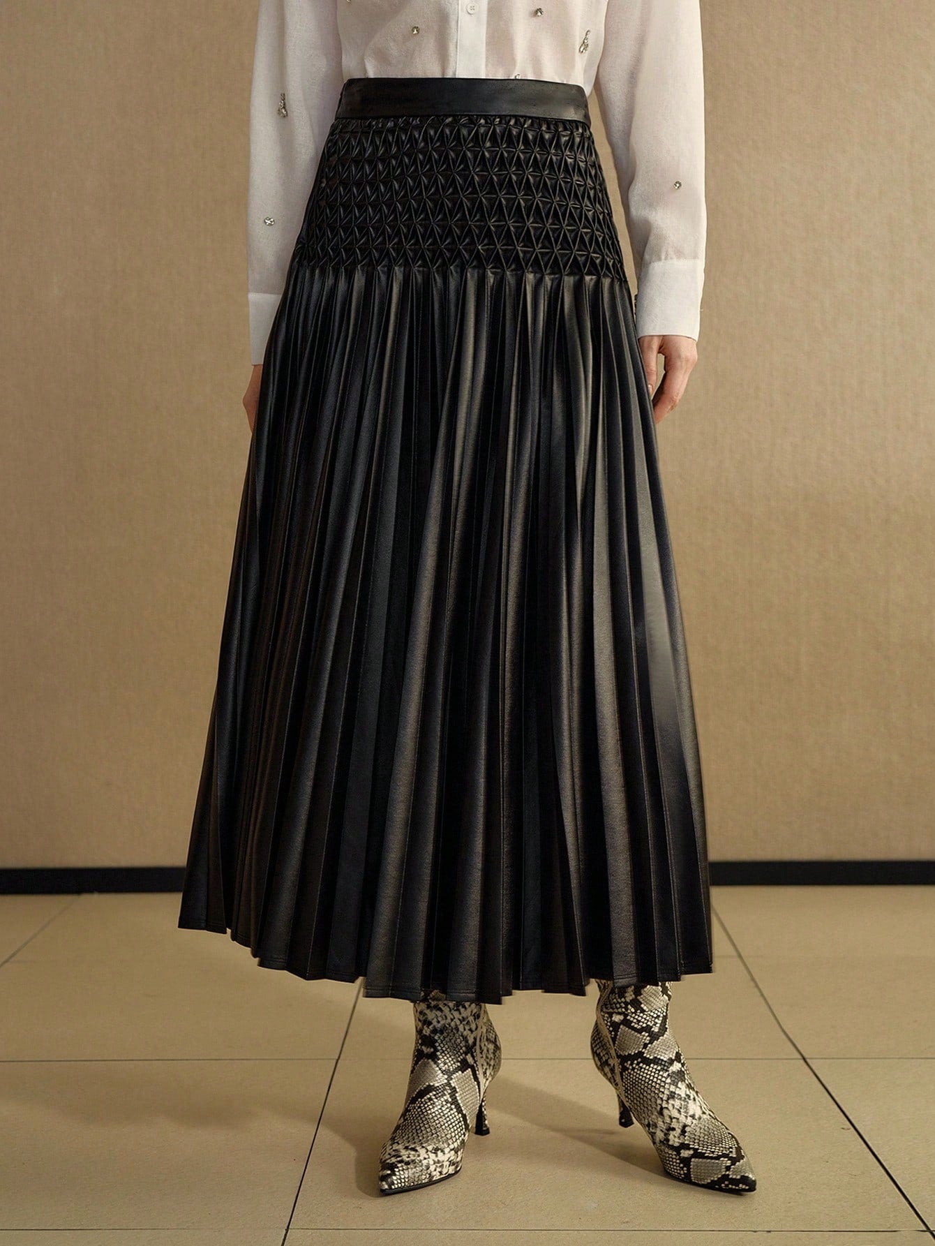 CM-BS258717 Women Elegant Seoul Style High Waist Textured Pleated Skirt - Black