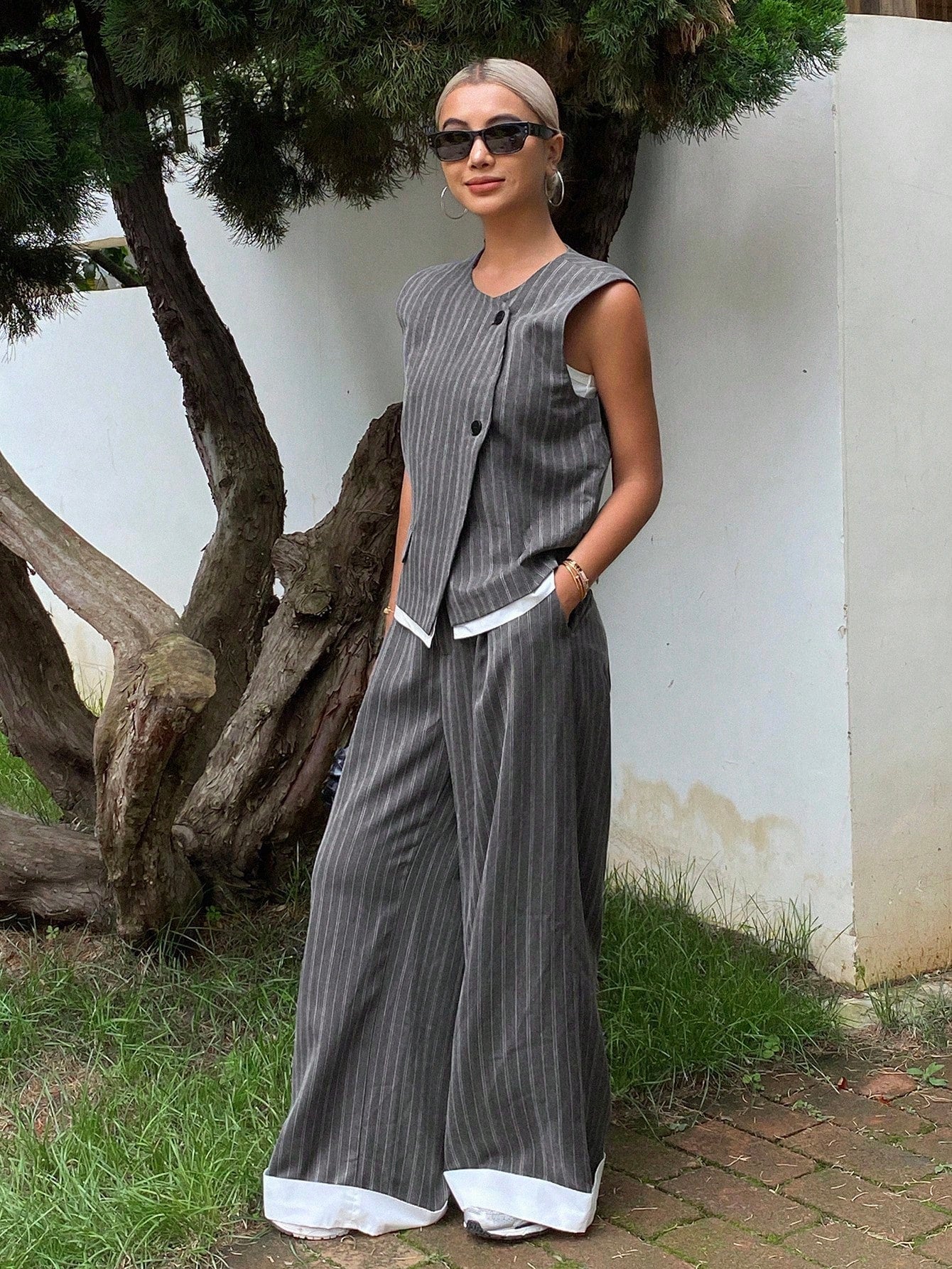 CM-SS582979 Women Casual Seoul Style Contrast Color Striped V-Neck Sleeveless Vest With Wide Leg Pants - Set