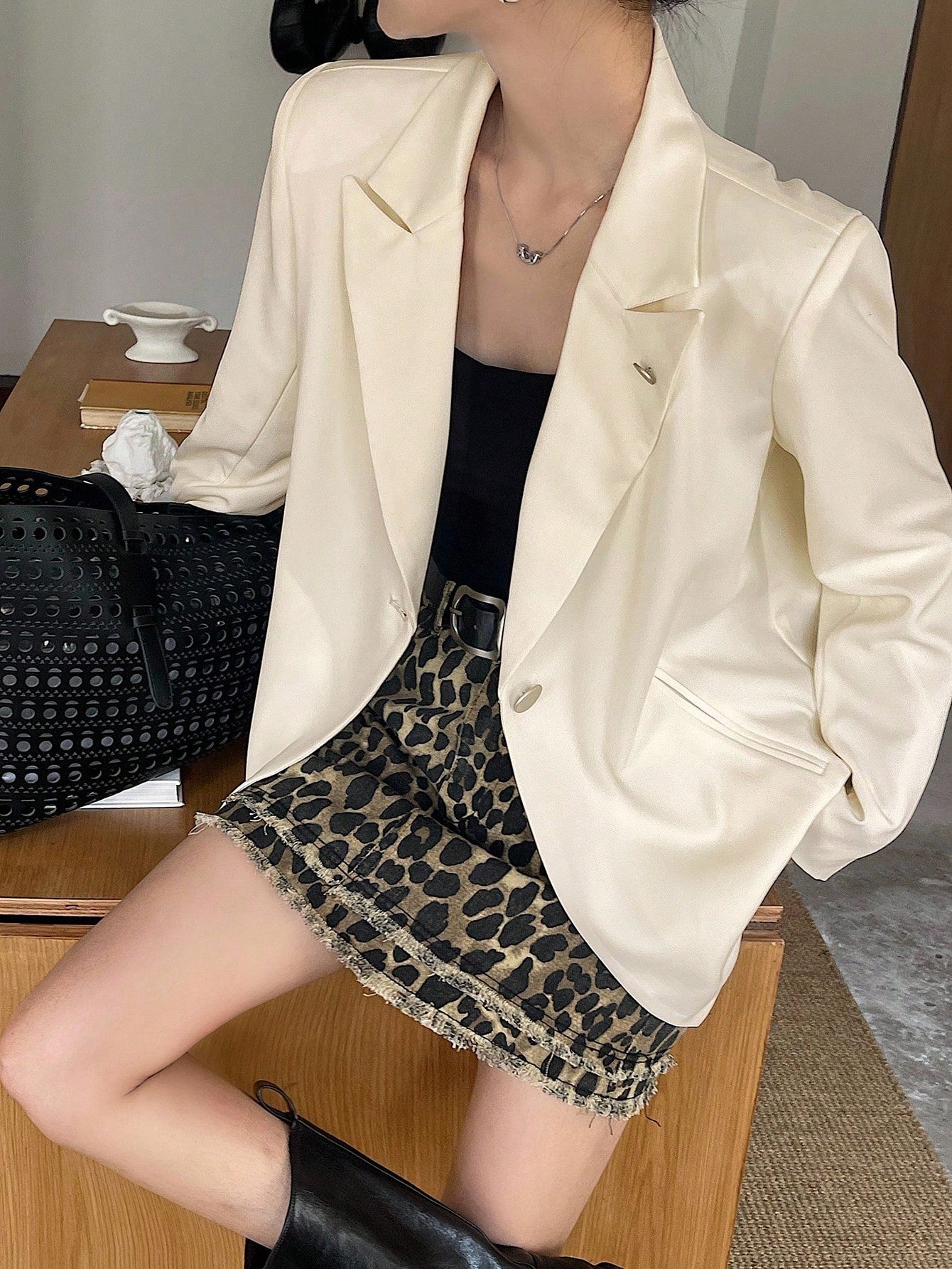 CM-CS499205 Women Elegant Seoul Style Solid Color Single-Breasted Long Sleeve Blazer - Beige