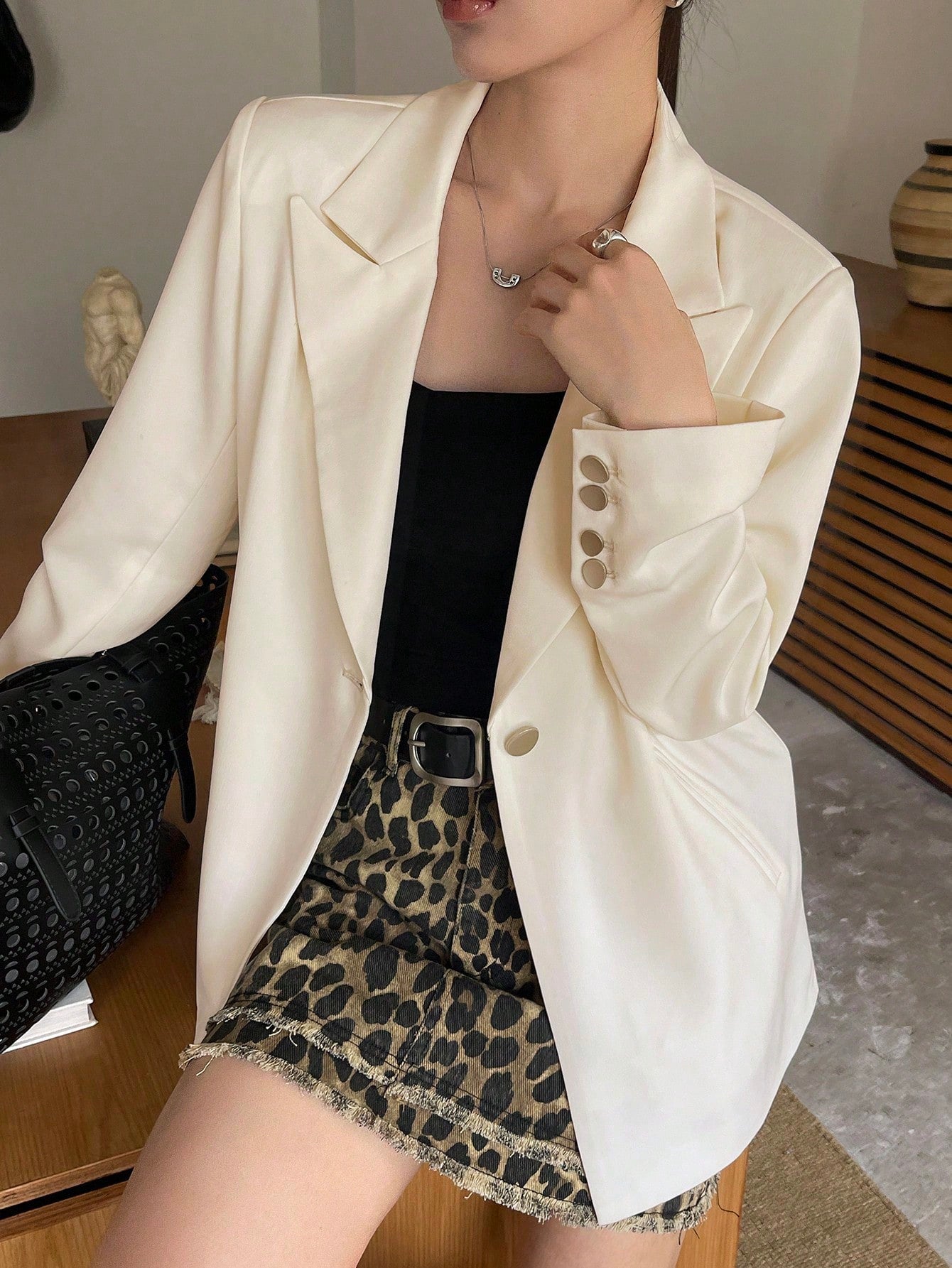 CM-CS499205 Women Elegant Seoul Style Solid Color Single-Breasted Long Sleeve Blazer - Beige