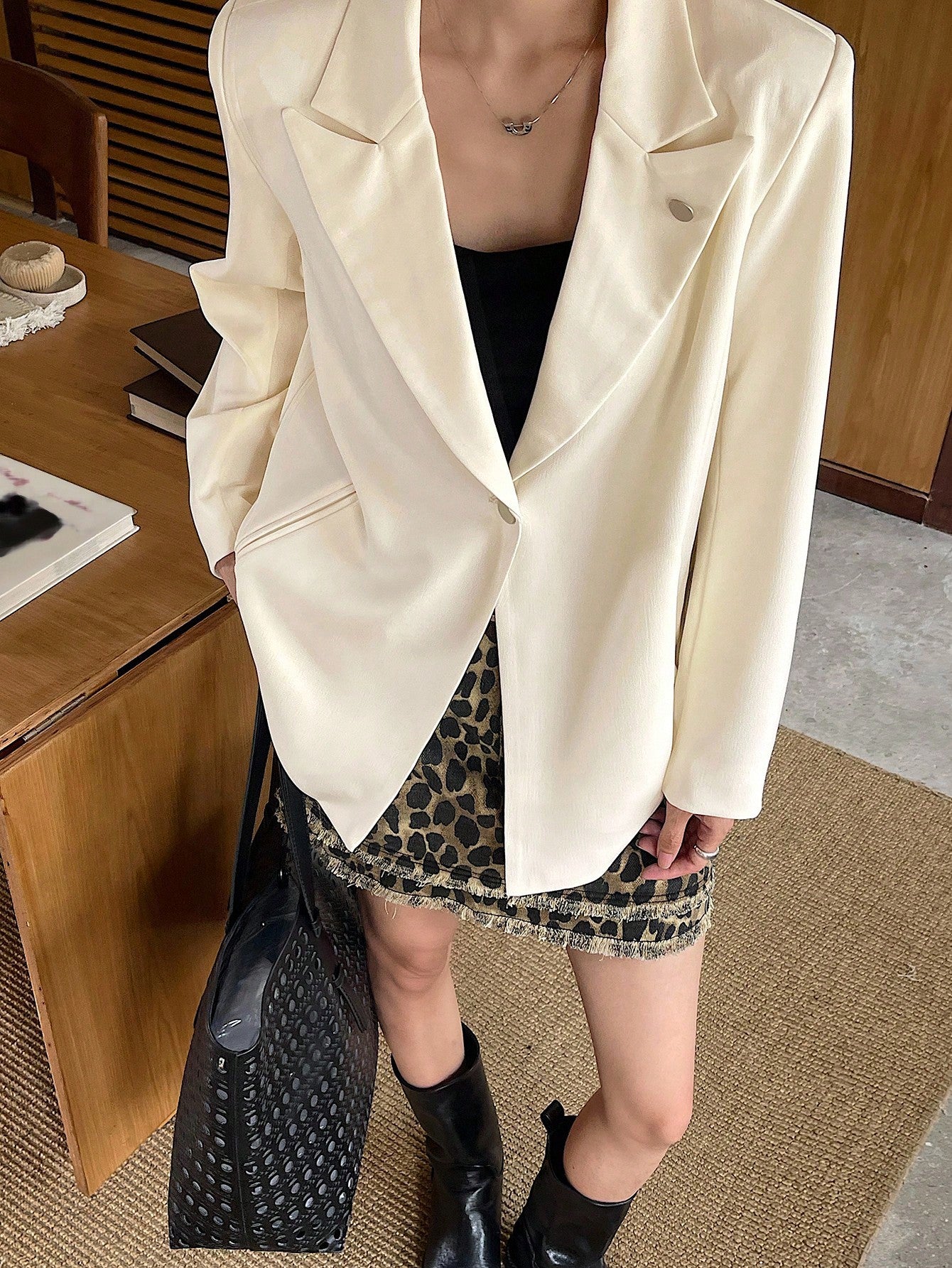 CM-CS499205 Women Elegant Seoul Style Solid Color Single-Breasted Long Sleeve Blazer - Beige