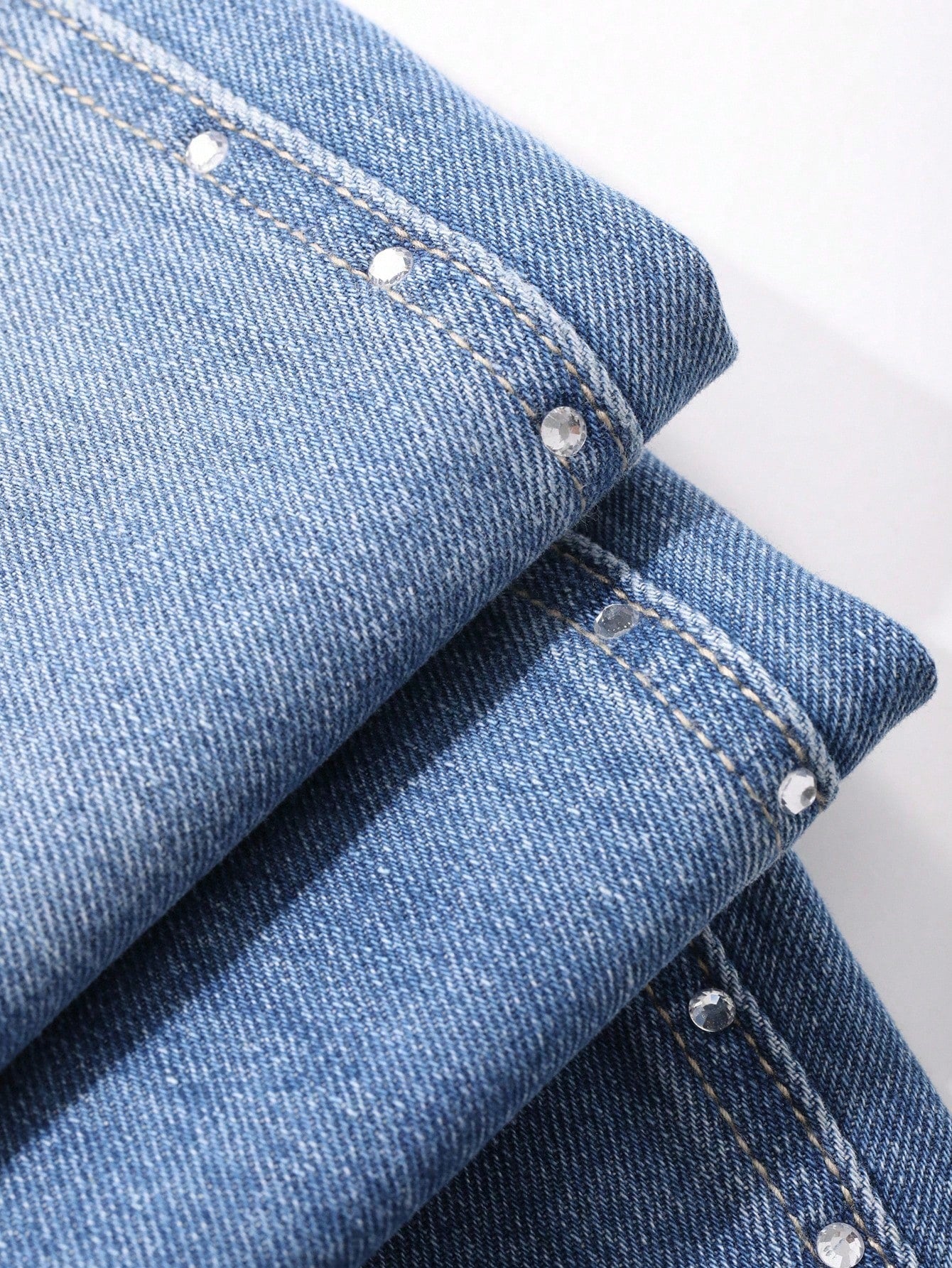 CM-BS276488 Women Casual Seoul Style Mid Waist Loose Fit Riveted Tapered Denim Jeans - Blue