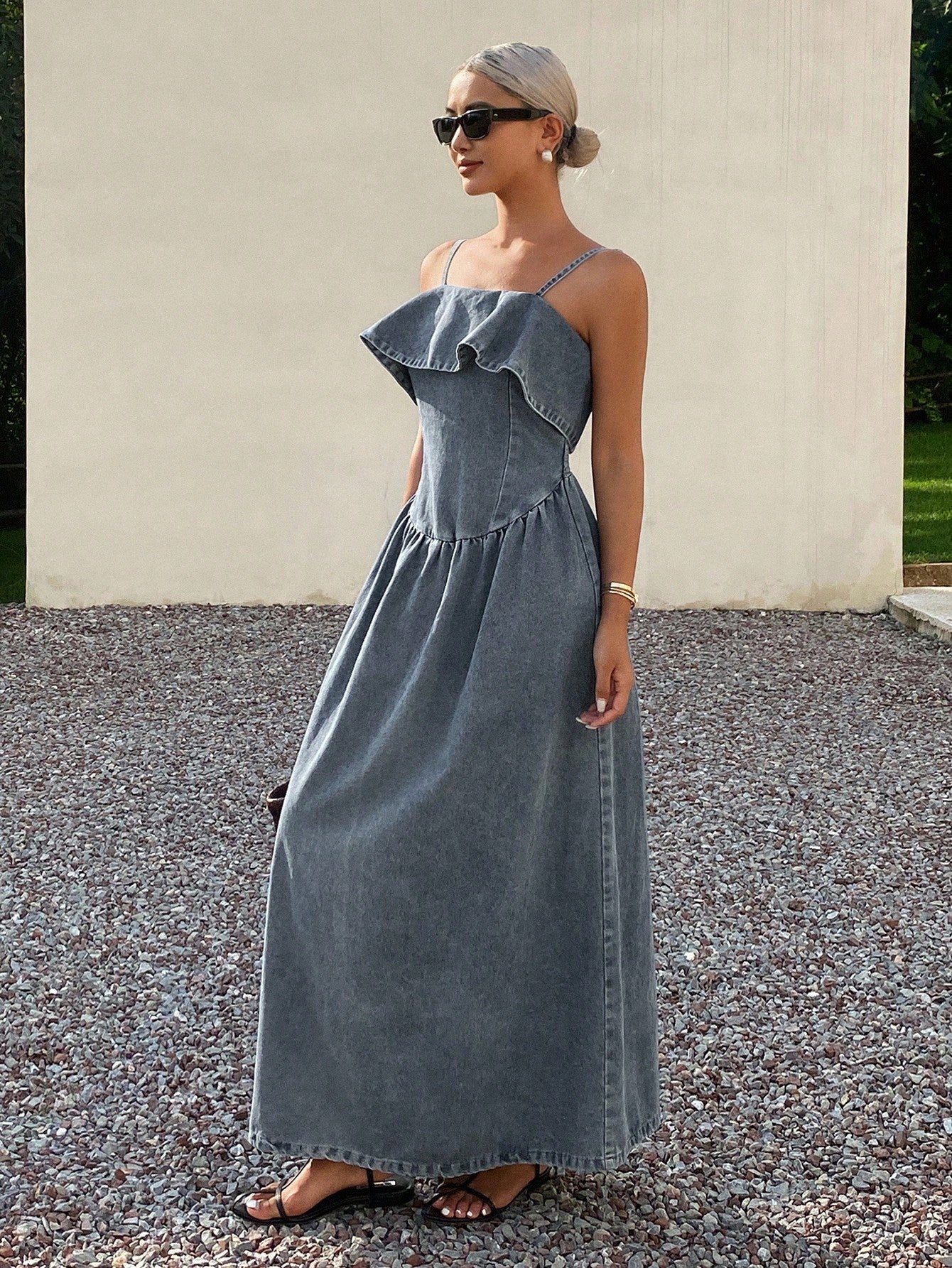 CM-DS833416 Women Casual Seoul Style Sleeveless Ruffle Cinched Waist Maxi Denim Dress - Blue