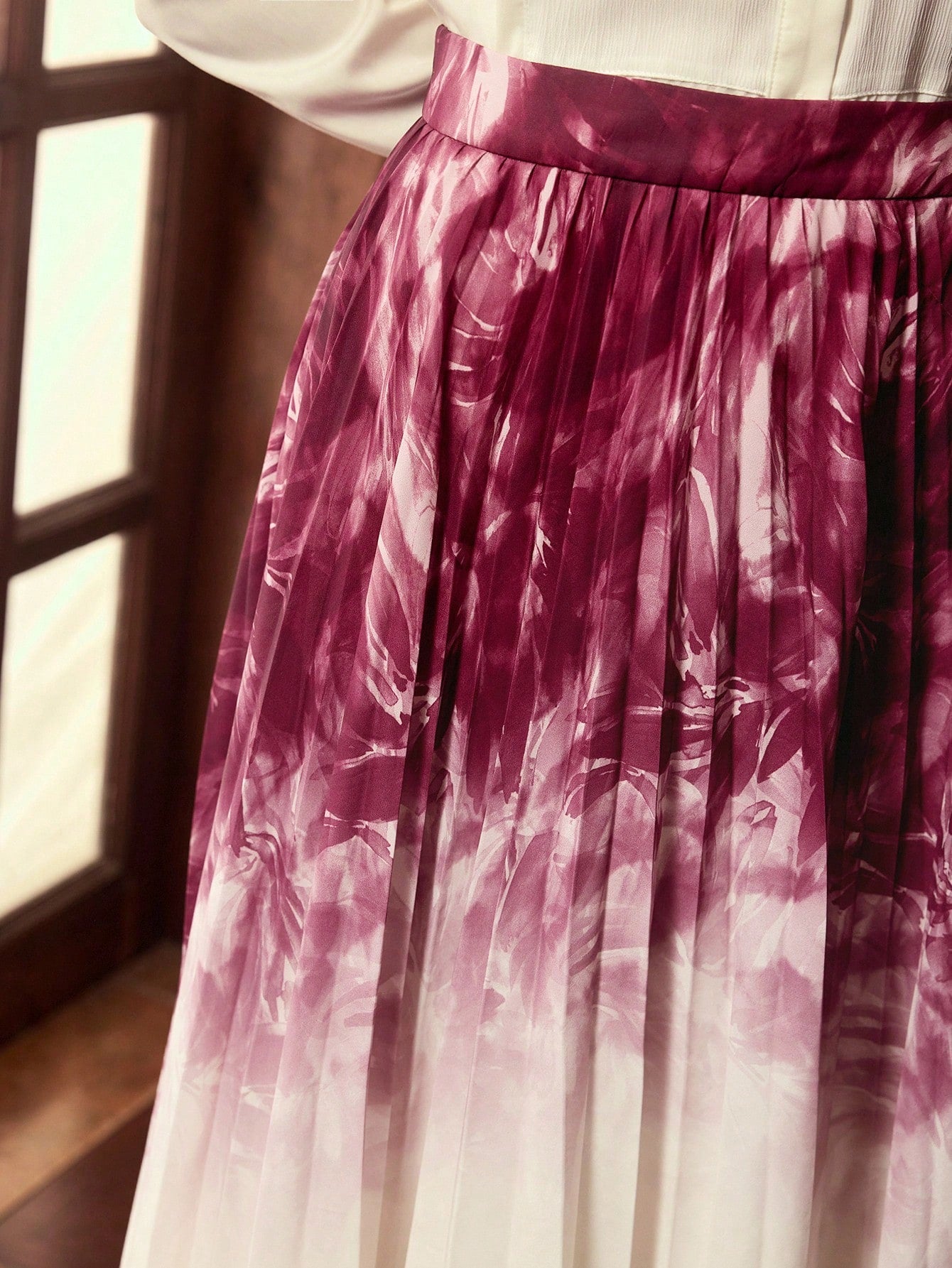 CM-BS964761 Women Elegant Seoul Style High Waist Ombre Print Pleated Maxi Skirt