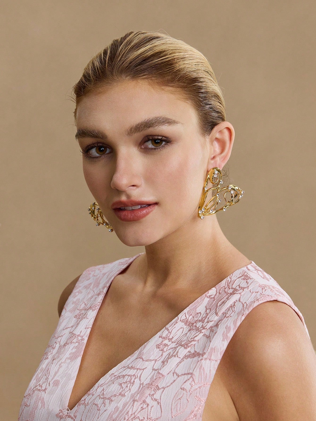 CM-AXS522279 Women Trendy Seoul Style Rhinestone Studded Hollow Out Heart Stud Earrings - Gold