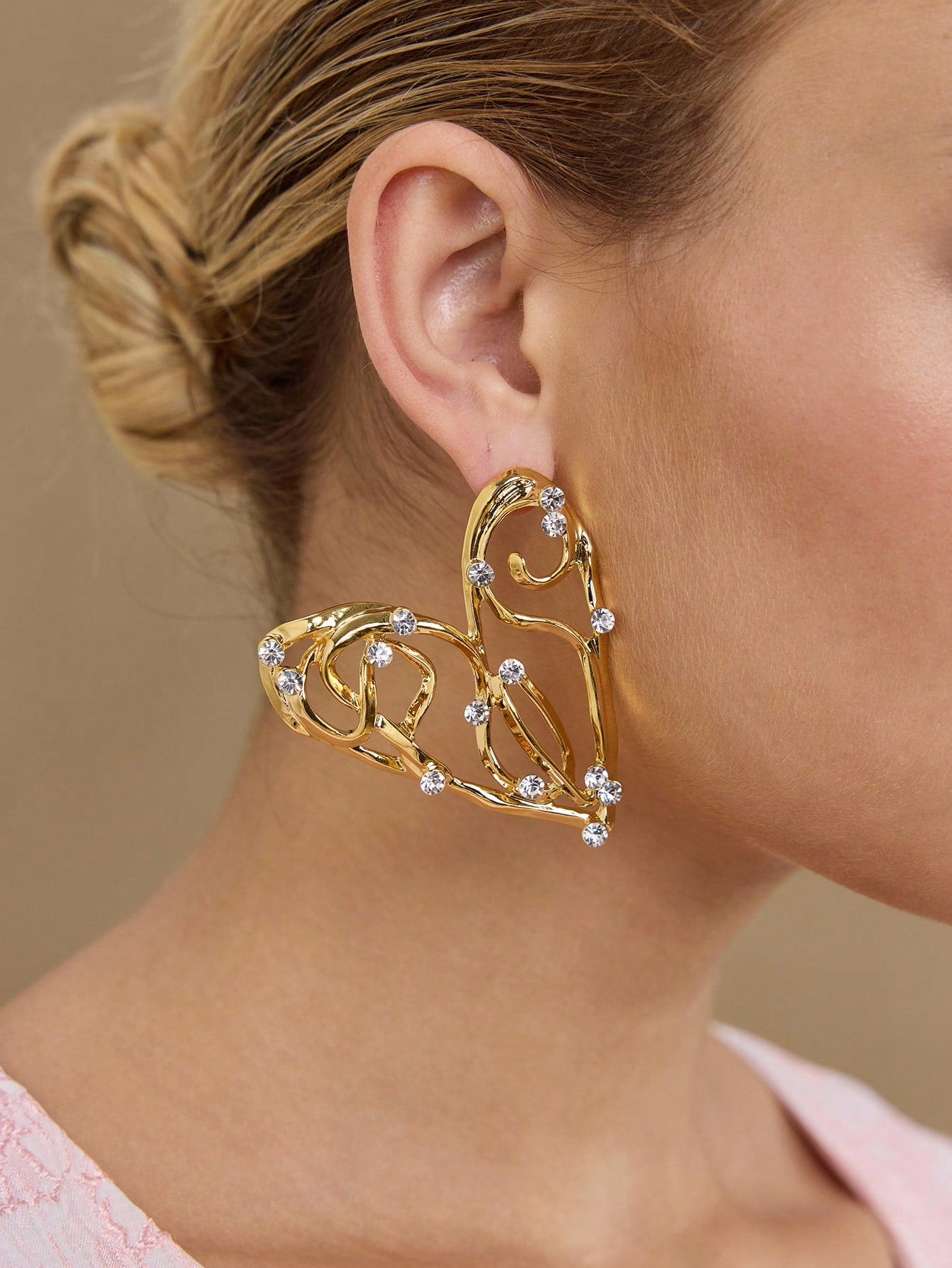 CM-AXS522279 Women Trendy Seoul Style Rhinestone Studded Hollow Out Heart Stud Earrings - Gold