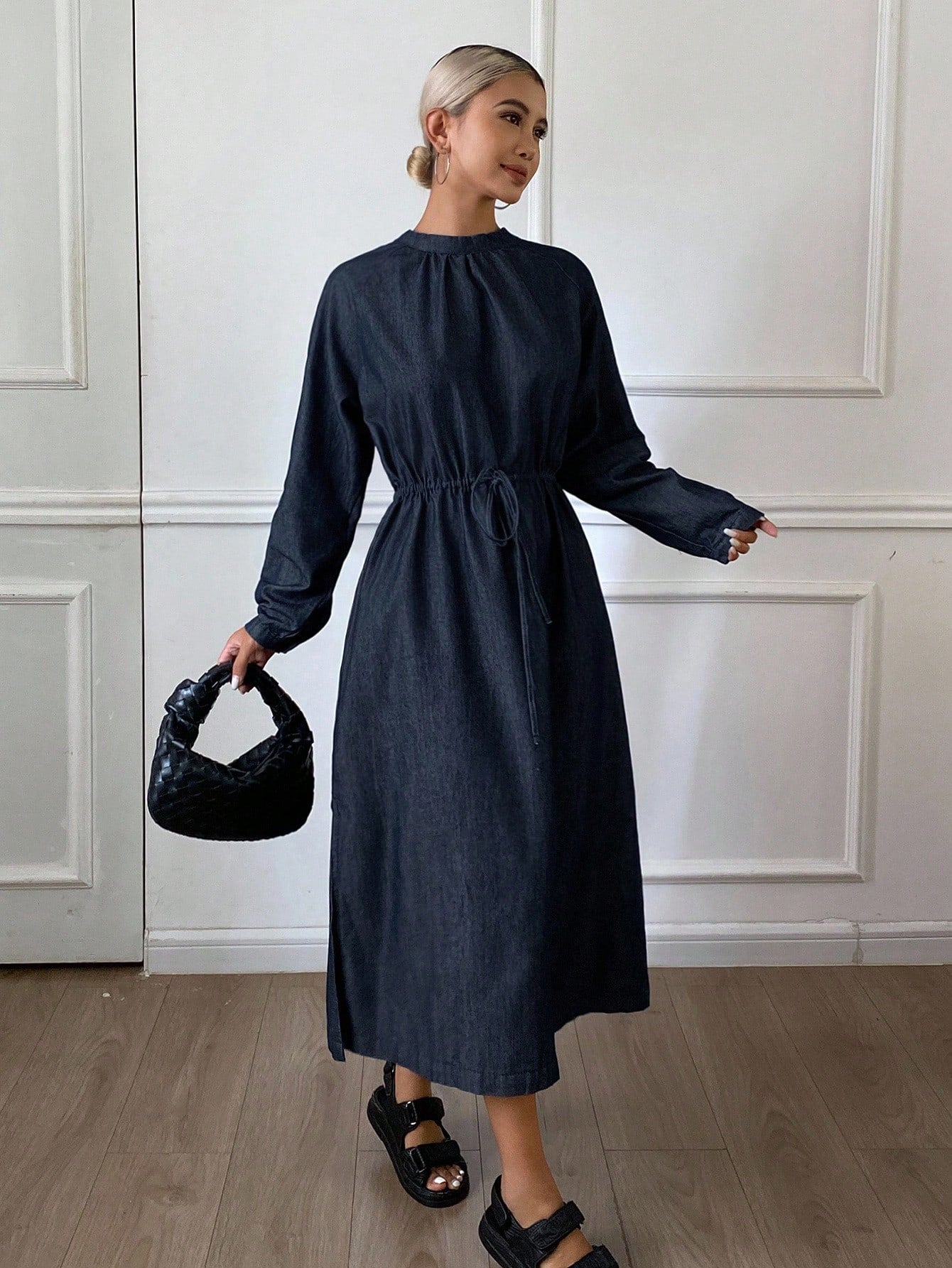 CM-DS213821 Women Casual Seoul Style Dark Wash Round Neck Extra Long Sleeve Cinched Waist Midi Denim Dress