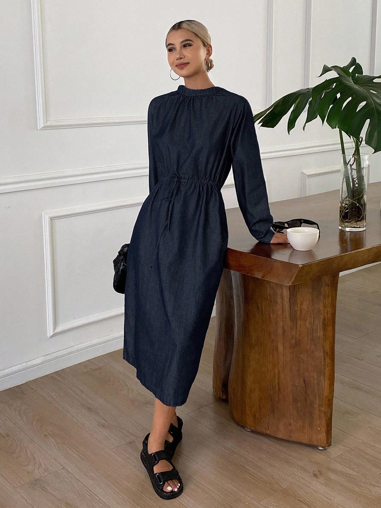 CM-DS213821 Women Casual Seoul Style Dark Wash Round Neck Extra Long Sleeve Cinched Waist Midi Denim Dress