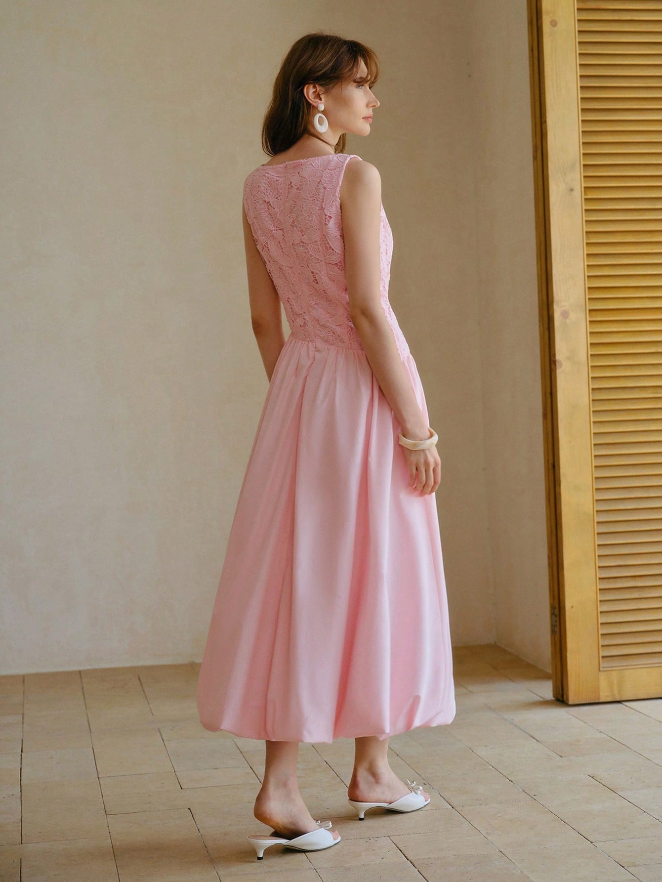 CM-DS223432 Women Elegant Seoul Style Round Neck Sleeveless Embroidered Zipper A-Line Midi Dress - Pink