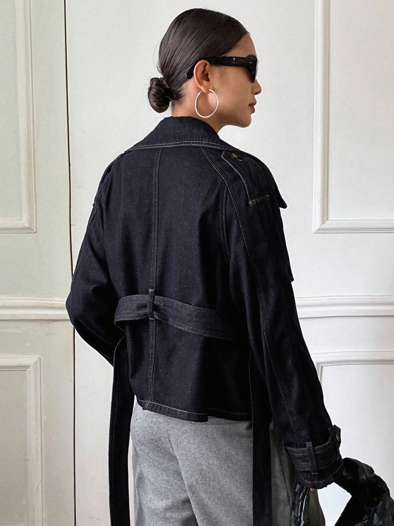 CM-CS447327 Women Casual Seoul Style Dark Wash Extra Long Sleeve Cinched Waist Oversized Denim Jacket