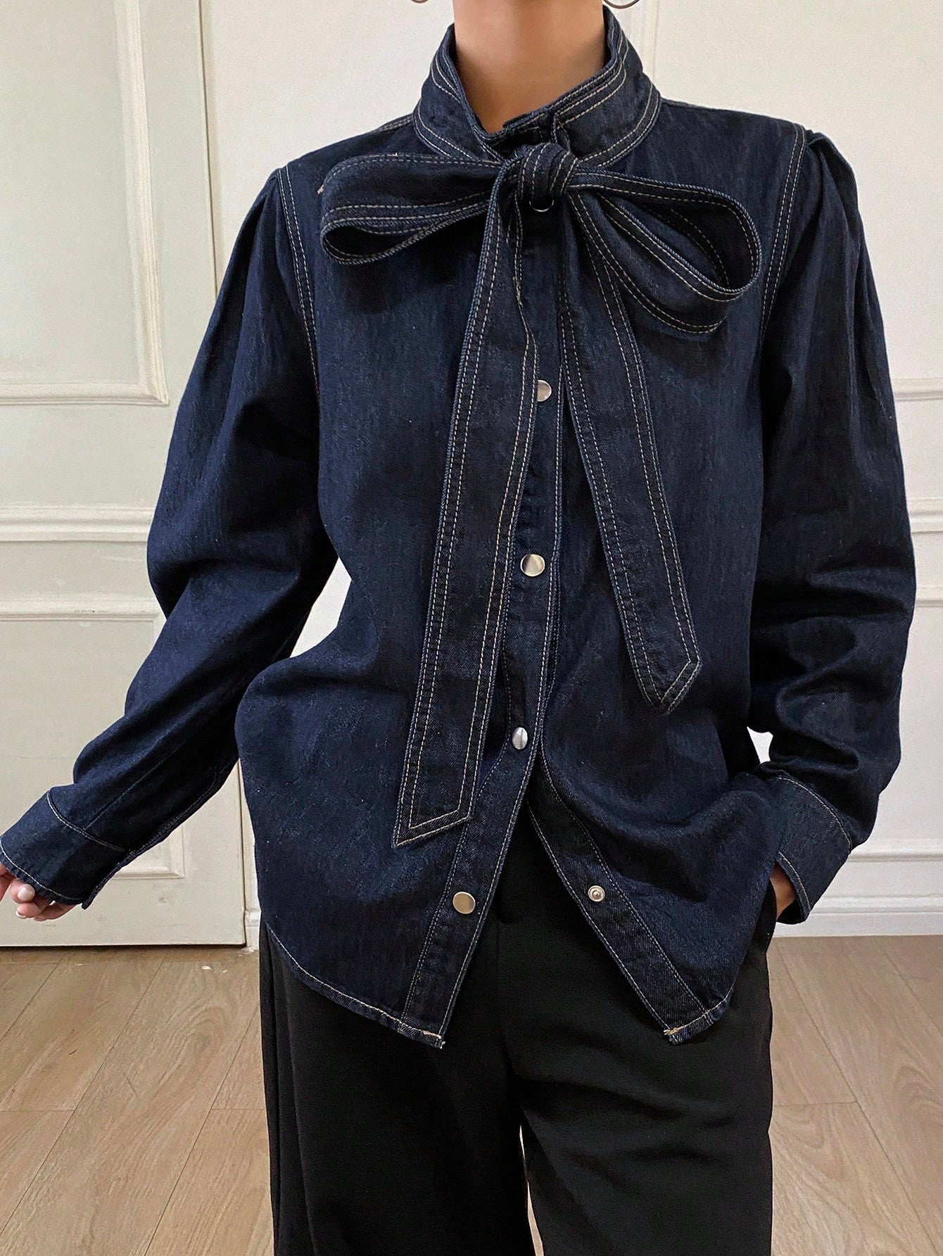 CM-TS464212 Women Casual Seoul Style Tie Collar Extra Long Sleeve Loose Denim Blouse