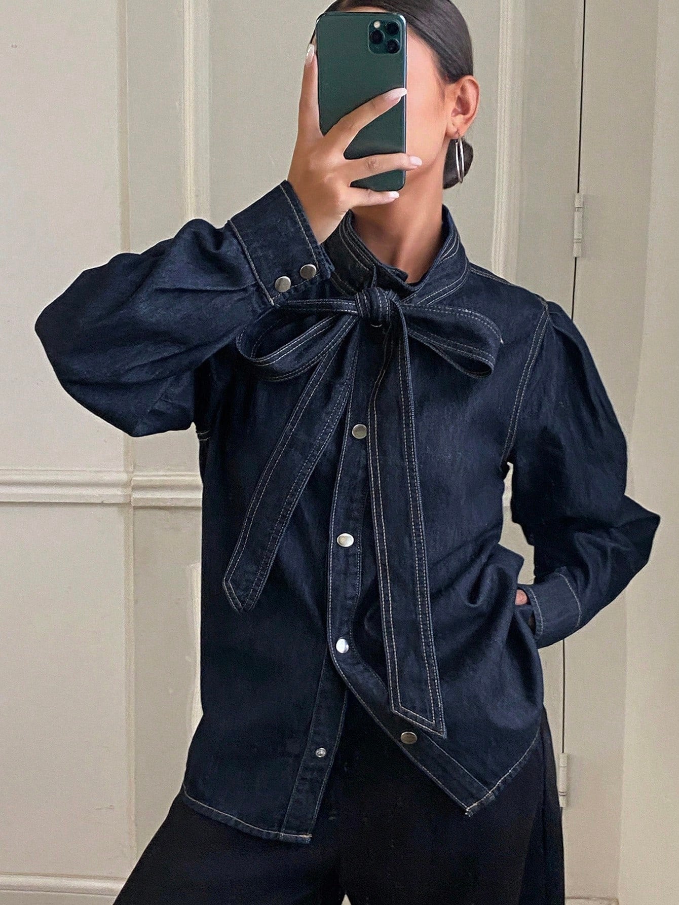 CM-TS464212 Women Casual Seoul Style Tie Collar Extra Long Sleeve Loose Denim Blouse
