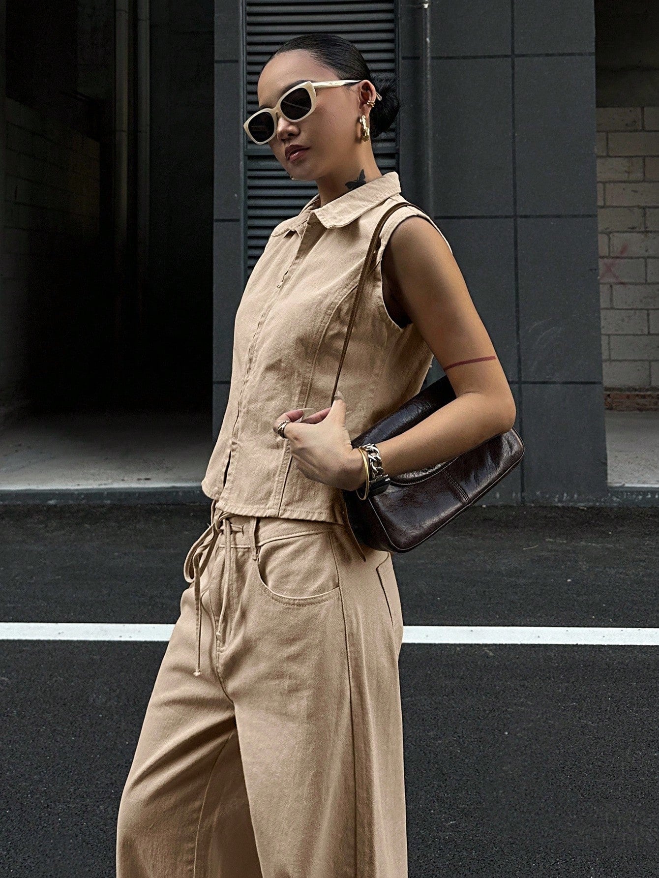 CM-SS810446 Women Casual Seoul Style Lapel Sleeveless Top With Drawstring Loose Fit Jeans - Set