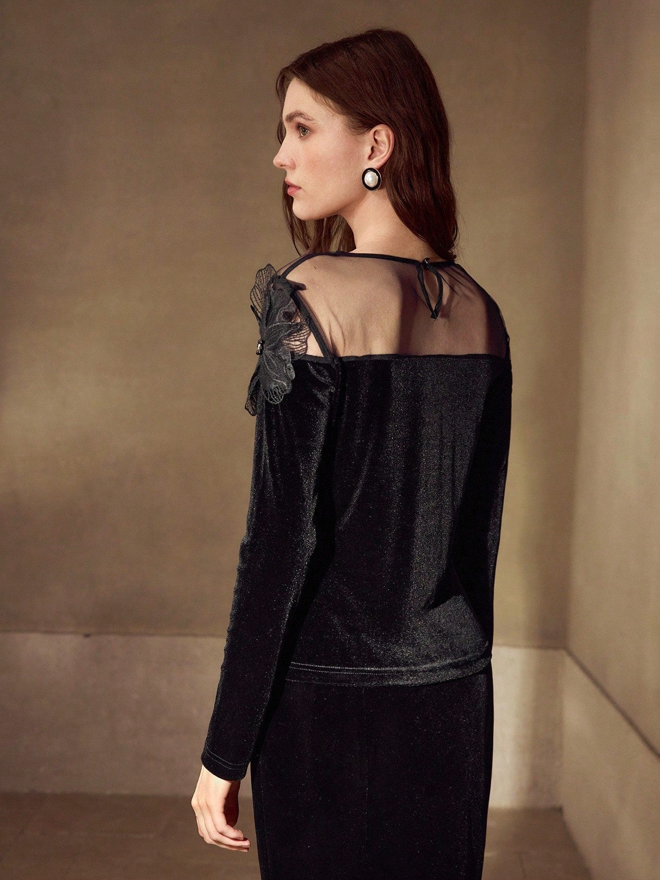 CM-TS252017 Women Elegant Seoul Style Round Neck Long Sleeve Stereo Floral Contrast Mesh Top - Black