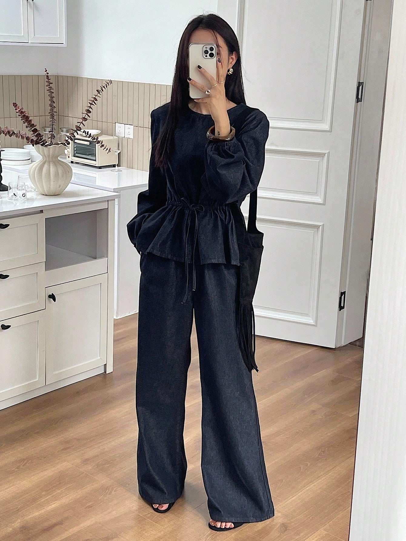 CM-SS410488 Women Elegant Seoul Style Round Neck Long Sleeve Drawstring Loose Top With Denim Pants - Set
