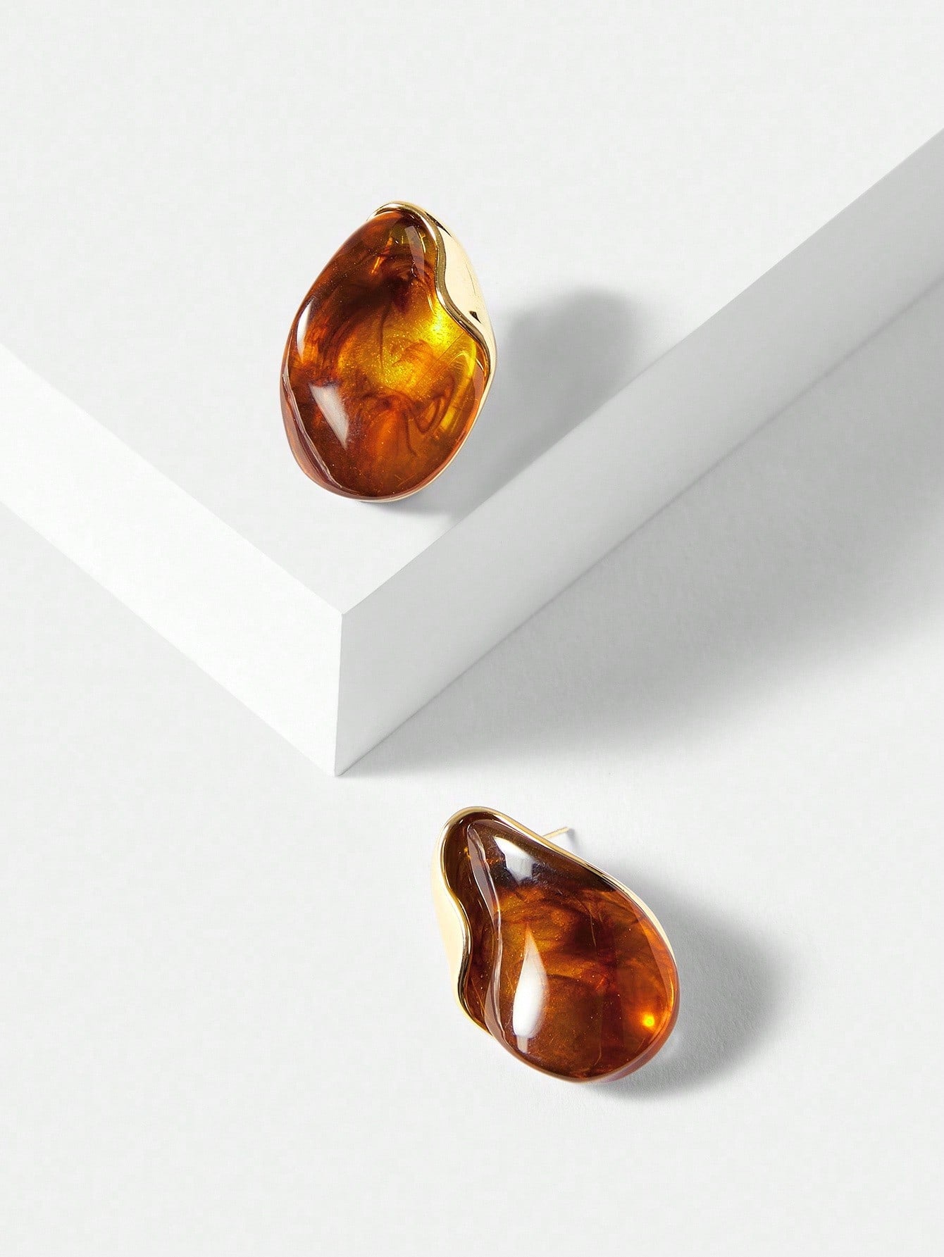 CM-AXS555955 Women Trendy Seoul Style Teardrop Resin Earrings - Brown