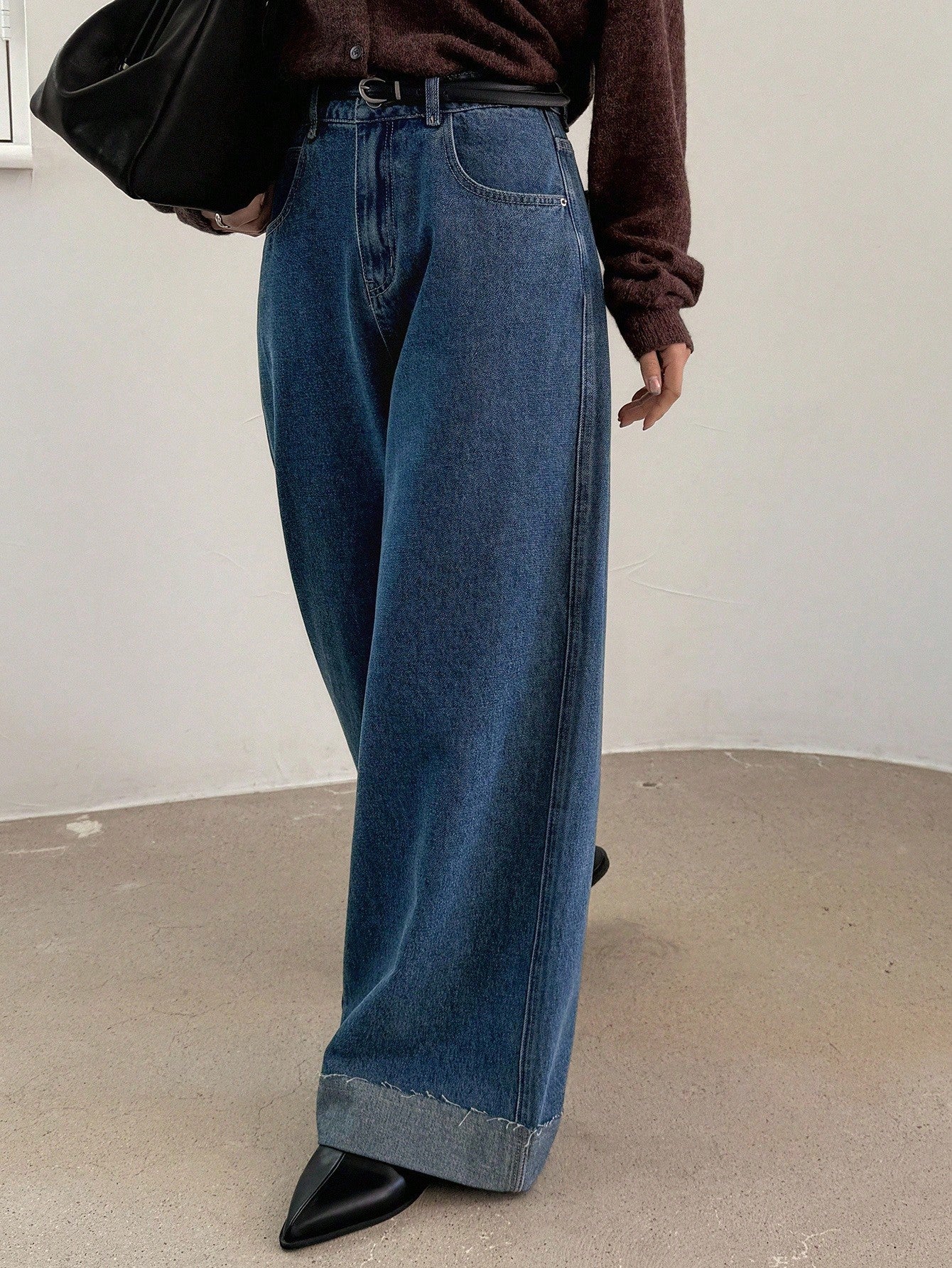 CM-BS989391 Women Casual Seoul Style Medium Wash Mid Waist Frayed Hem Straight Leg Jeans