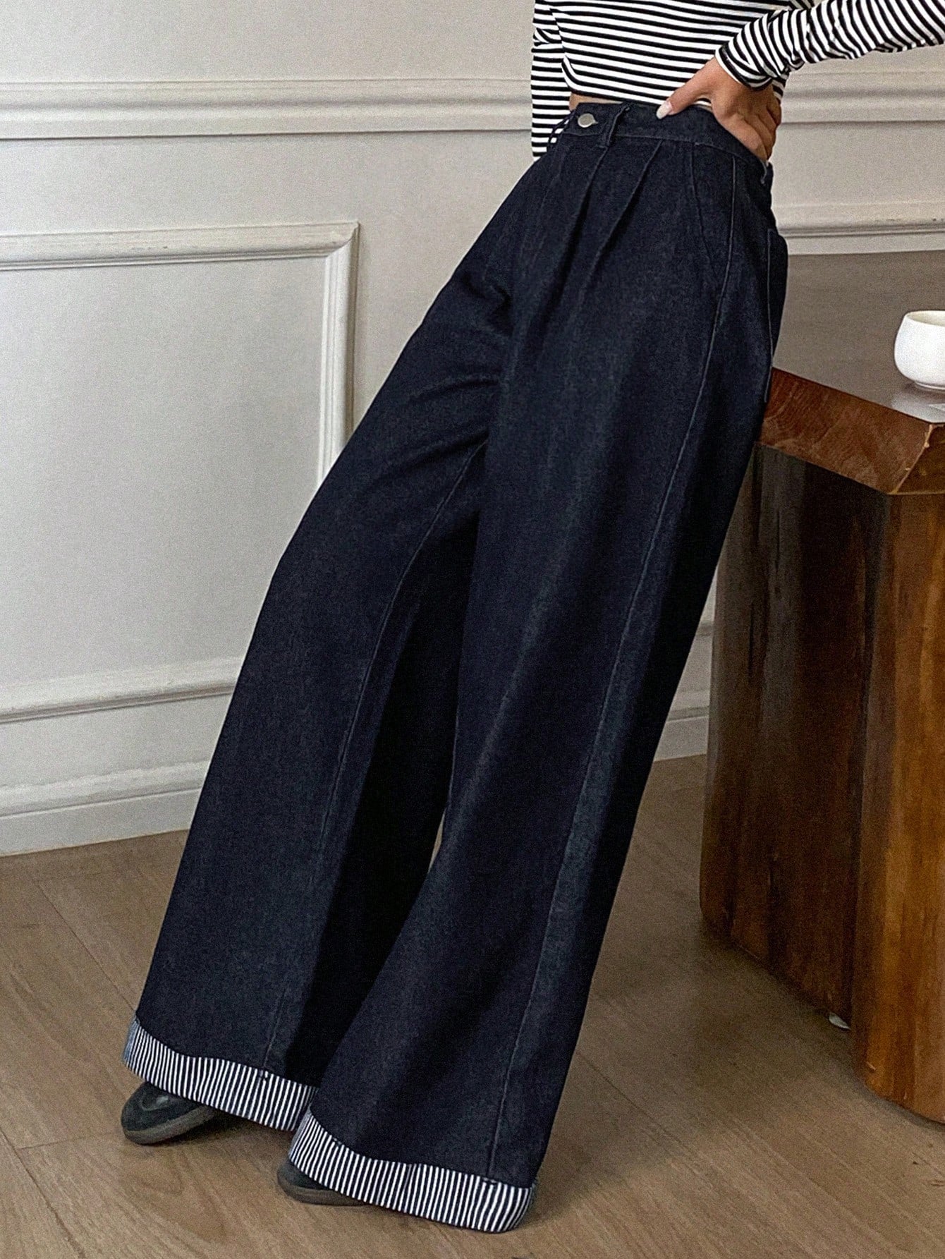 CM-BS002082 Women Casual Seoul Style Dark Wash Fold Pleated Solid Color Pocket Wide Leg Jeans