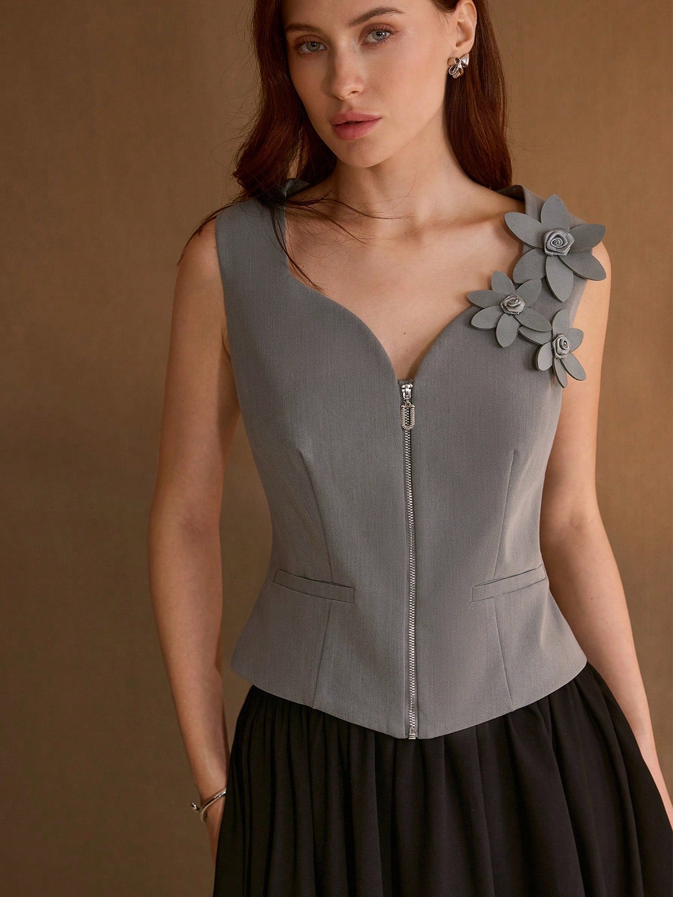 CM-TS229910 Women Elegant Seoul Style Sweetheart Neckline Sleeveless Floral Appliques Zip Up Top - Gray