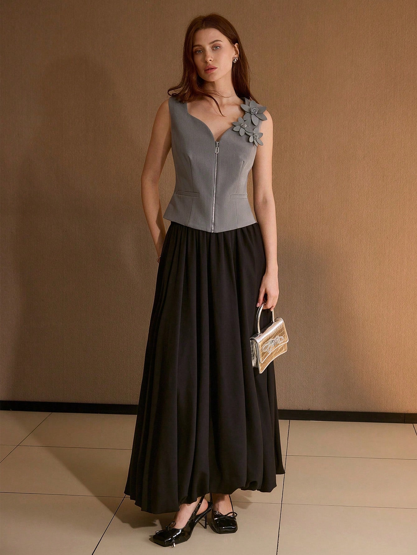 CM-TS229910 Women Elegant Seoul Style Sweetheart Neckline Sleeveless Floral Appliques Zip Up Top - Gray