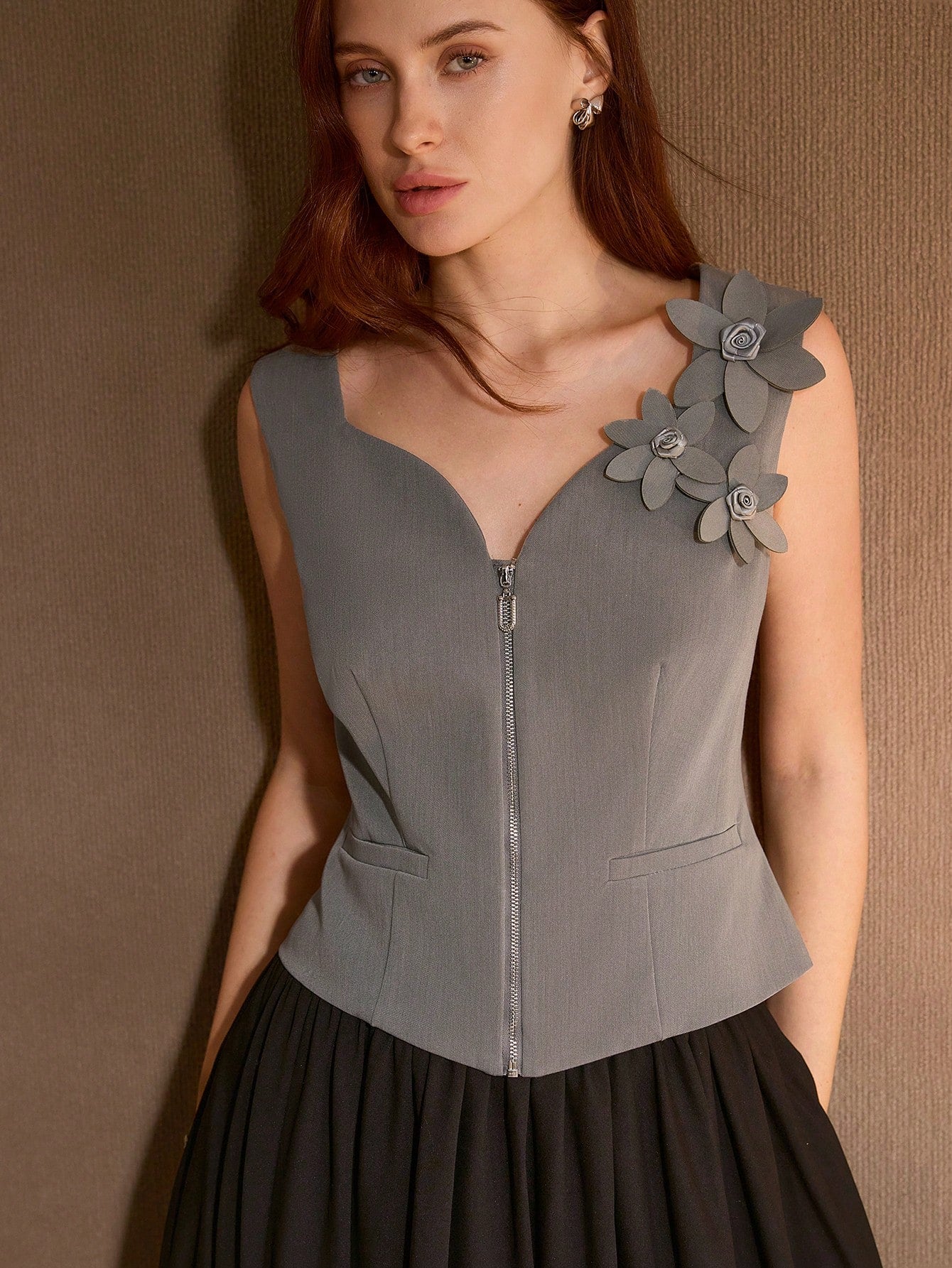 CM-TS229910 Women Elegant Seoul Style Sweetheart Neckline Sleeveless Floral Appliques Zip Up Top - Gray