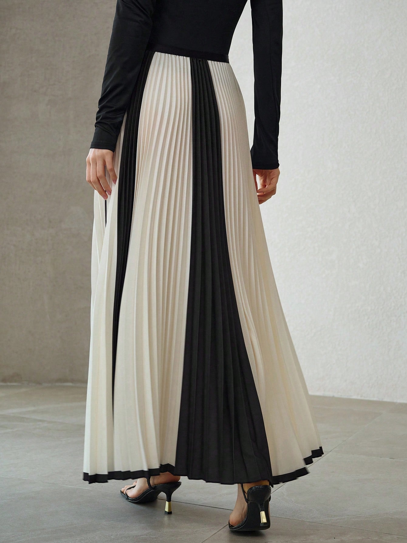 CM-BS390363 Women Elegant Seoul Style Mid Waist Colorblock Pleated Loose Maxi Skirt