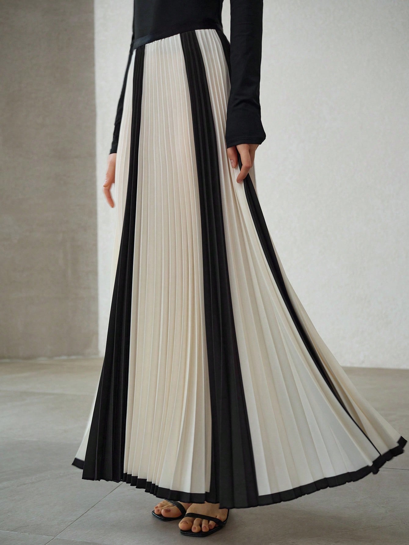 CM-BS390363 Women Elegant Seoul Style Mid Waist Colorblock Pleated Loose Maxi Skirt