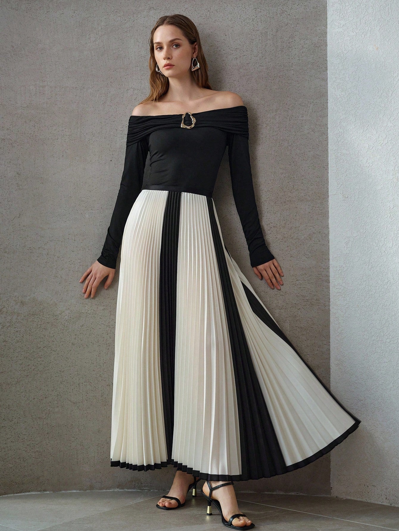 CM-BS390363 Women Elegant Seoul Style Mid Waist Colorblock Pleated Loose Maxi Skirt