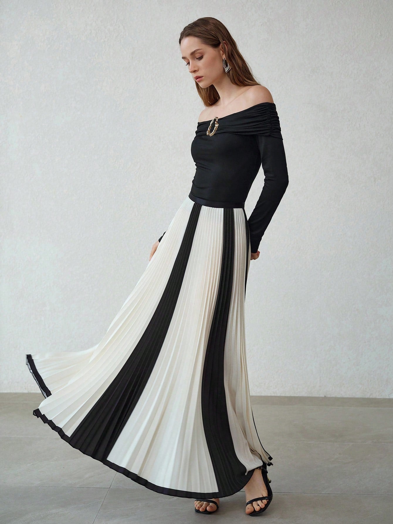 CM-BS390363 Women Elegant Seoul Style Mid Waist Colorblock Pleated Loose Maxi Skirt