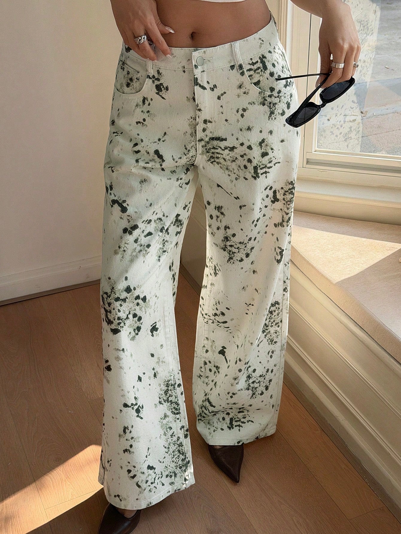 CM-BS774970 Women Casual Seoul Style Mid Waist Print Distressed Design Straight-Leg Jeans - Army Green
