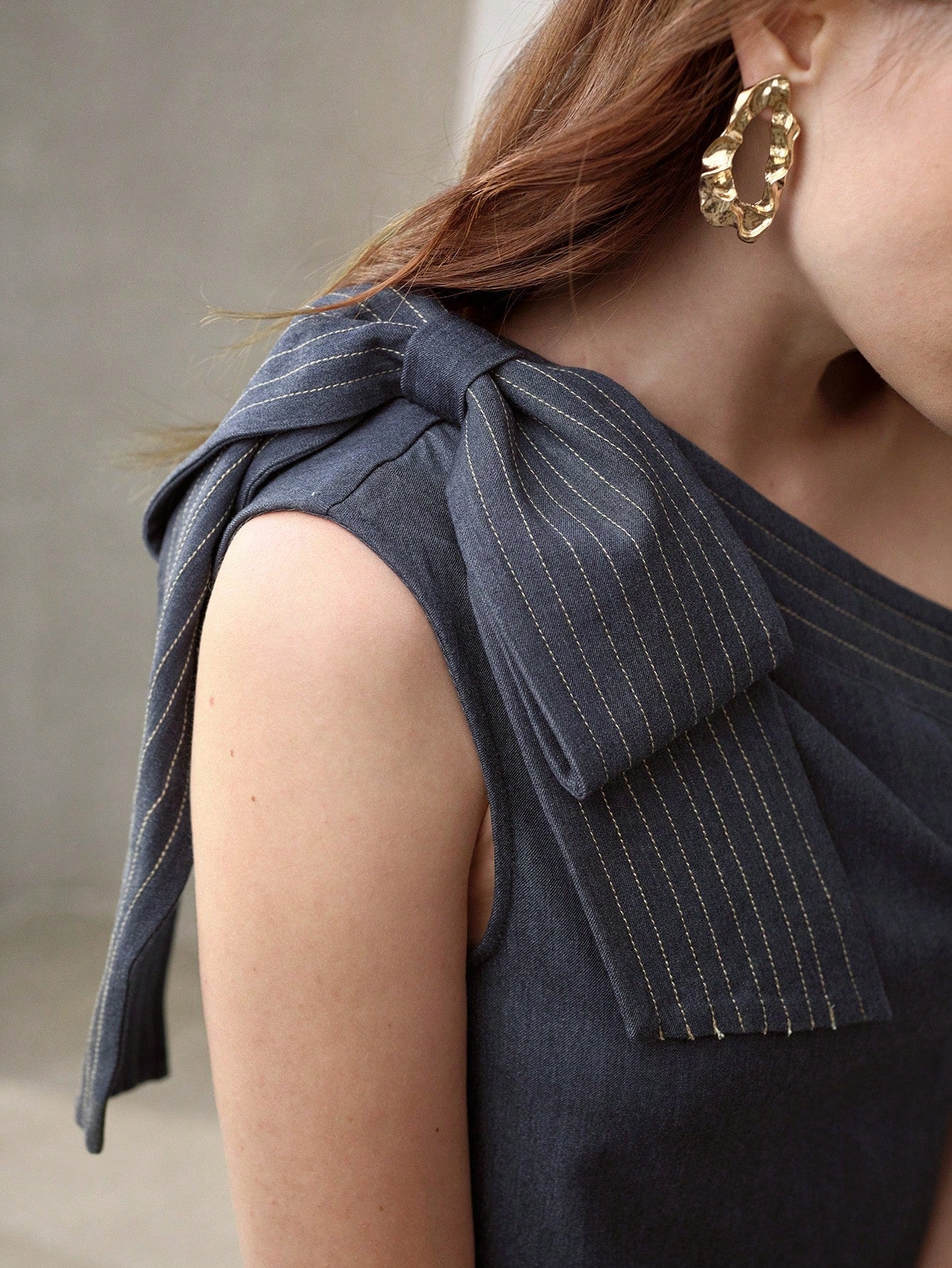 CM-TS348827 Women Elegant Seoul Style One Shoulder Contrast Stitch Big Bow Sleeveless Top - Blue